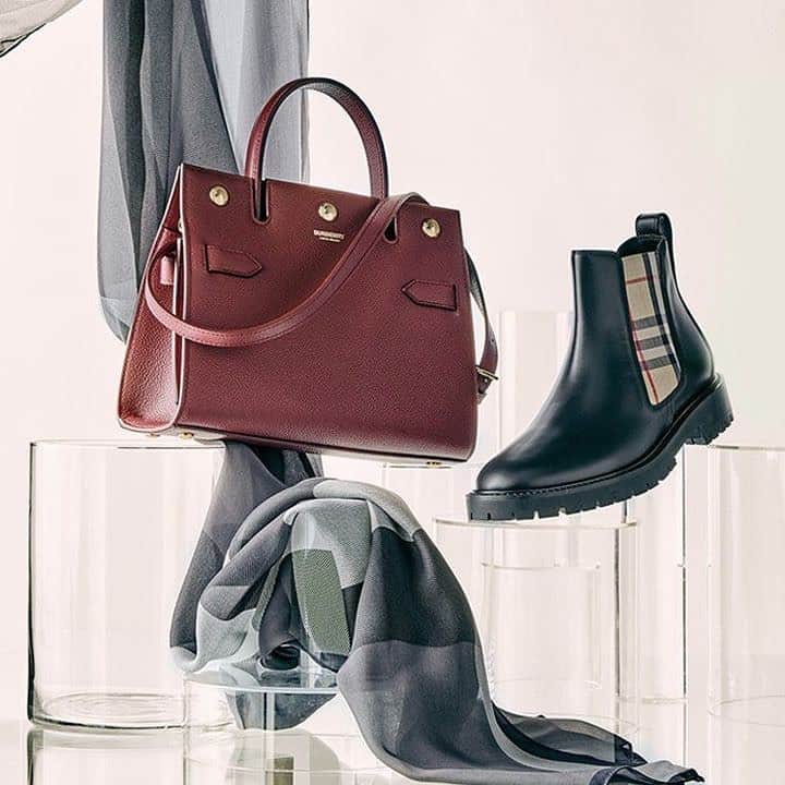 GILTのインスタグラム：「#Burberry. It’s on everybody’s list. Tap to shop the Mini Leather Satchel and more.」