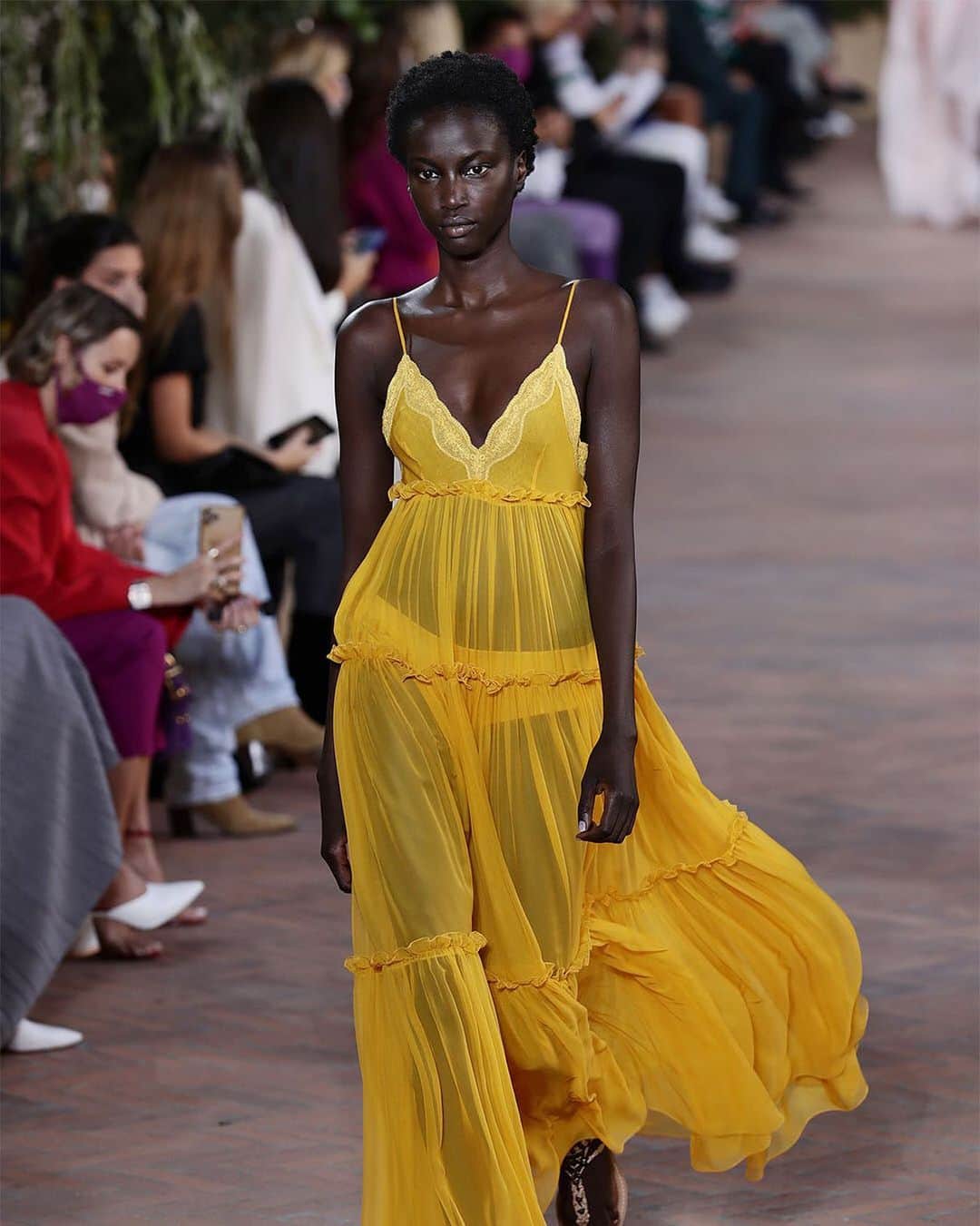 Fashion Weekのインスタグラム：「Go with the flow 💛 @albertaferretti Spring Summer 2021 photo by @gettyimages」