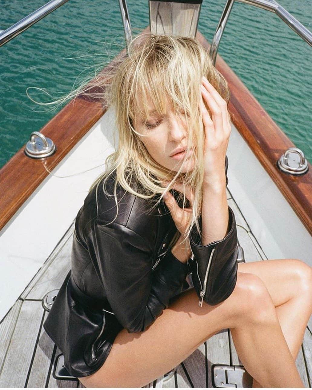 のインスタグラム：「SET SAIL IN #jitrois.  For #dadelszen #annabellabarber  is wearing our #jitrois Kirsten Long Jacket in black leather.  Thanks to @delphineavrilplanqueel @annabellabarber @nmanagement__ @kinderbitzenwaller @constance.von.dadelszen  Available now in limited sizes on @dadelszen_」