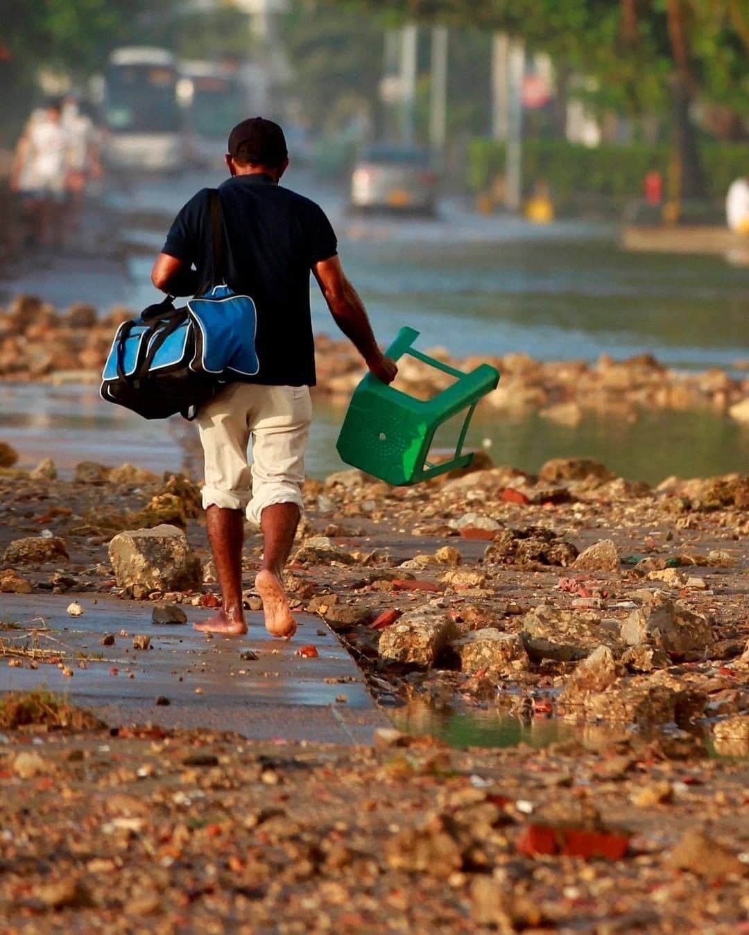 Primer Impactoさんのインスタグラム写真 - (Primer ImpactoInstagram)「Fuertes inundaciones se han registrado en #Cartagena, #Colombia, luego de que la ciudad sintiera el coletazo del #huracán #Iota, tal cual como lo registran estas fotografías.  El archipiélago colombiano de #SanAndrésyProvidencia se encuentra devastado por el huracán.   El presidente #IvánDuque aseguró que el "98% de la infraestructura en Providencia" tiene una afectación máxima.  Fotos: Ricardo Maldonado Rozo/EFE.」11月18日 2時18分 - primerimpacto
