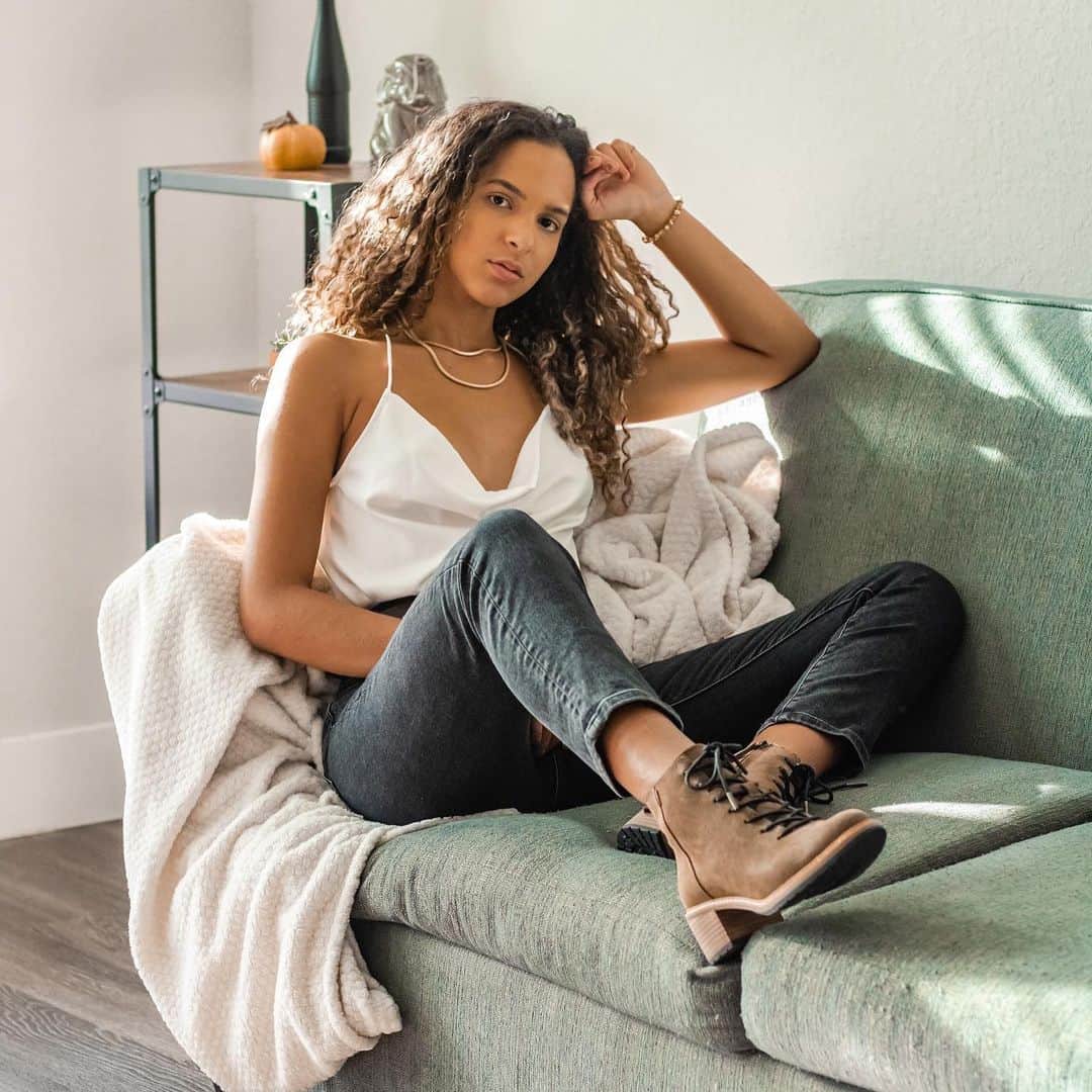 トムズシューズのインスタグラム：「Three totally different looks, same powerful impact.   The Finn Boot, styled by you // #regram from @hellorigby @iamjbreton @michelle.manco」