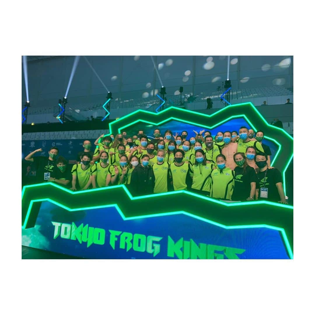 大橋悠依さんのインスタグラム写真 - (大橋悠依Instagram)「． 🐸 🐸 🐸 このチームを作り、引っ張ってくださった北島さんはじめ関係者の方々、またこのようなコロナ禍での大会開催を実現してくださった関係者の方々に心から感謝しています。  チームとして決勝進出はかないませんでしたが、Tokyo Frog Kingsの一員として戦えたことを誇りに思います！  1ヶ月一緒にいたから寂しい🐸😔 ． #ISL #ISL2020 #ISwimLeagueS02 #ISwimLeague #TokyoFrogKings #WeAreKings @tokyofrogkings @iswimleague   🐸 🐸 🐸」11月18日 11時52分 - yui_ohashi_