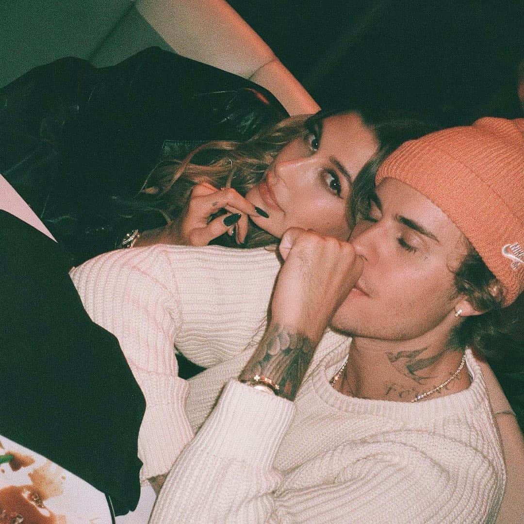E! Onlineさんのインスタグラム写真 - (E! OnlineInstagram)「Hailey Bieber's only intention? Addressing a popular misconception about her relationship with Justin. She clarifies their timeline at the link in our bio. (📷: Instagram)」11月18日 11時46分 - enews