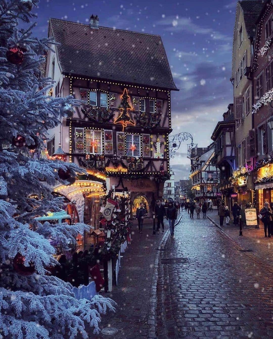 Padgramさんのインスタグラム写真 - (PadgramInstagram)「📍 : Colmar, France 🇫🇷  📷 : @tonyrammath ❤️😀 🇪🇺✈️🇪🇺✈️  #pgdaily #pgstar #pgcounty #planetgo #planet #planetearth #amazing #awesome #europe #destination #topeuropephoto #super_europe #wonderfulplaces #europe_pics #europe_greatshots」11月18日 11時51分 - planet.go