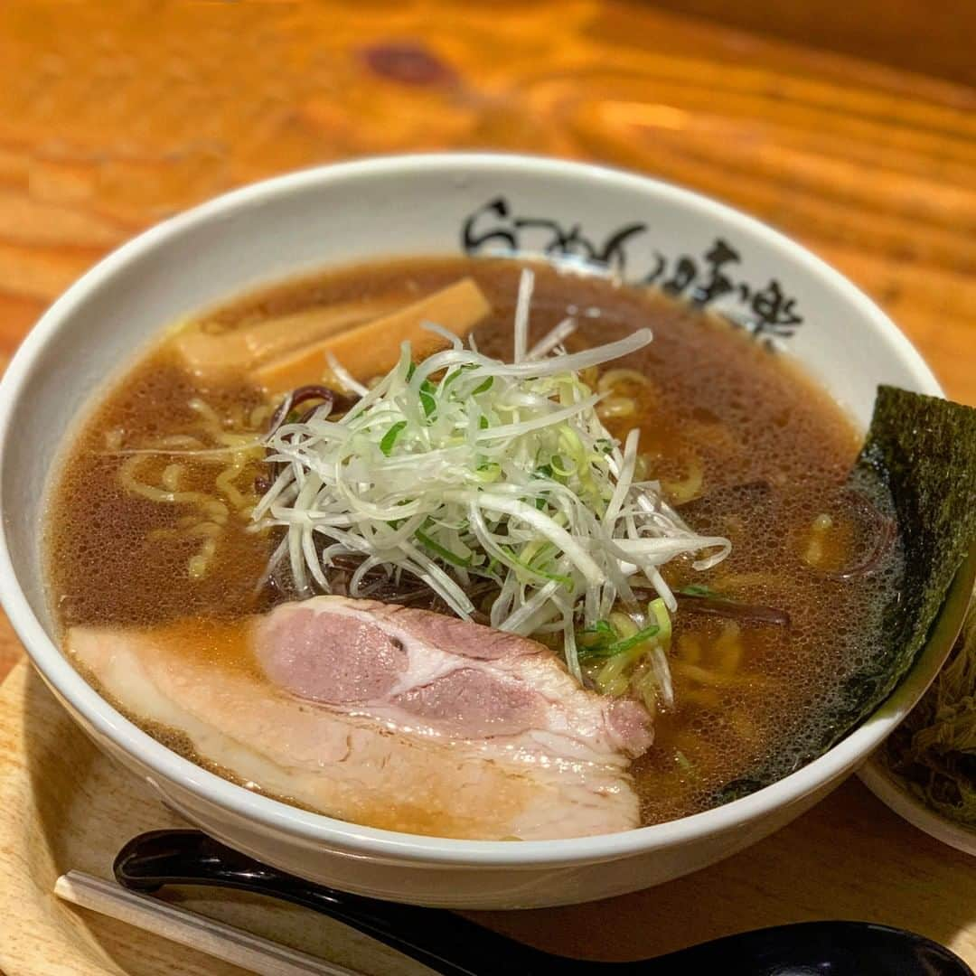 新横浜ラーメン博物館(ramen museum)さんのインスタグラム写真 - (新横浜ラーメン博物館(ramen museum)Instagram)「利尻昆布の旨味が凝縮した  #焼き醤油ラーメン 🍜 😋 まだまだ食欲の秋です😄  #ラーメン #ラーメン部 #ラーメン倶楽部 #ラーメンインスタグラム #ラーメンインスタグラマー #ラー写 #ラー活 #麺スタグラム #麺活 #ラーメンパトルール #フードポルノ #麺スタグラマー #ラーメン博物館 #ラー博  #ramen #ramenmuseum #ramenlover #ramennoodles #ramenlife #ramenjapan #foodporn #foodie #らーめん味楽 #味楽 #利尻 #miraku #ramenmiraku」11月18日 11時56分 - ramenmuseum