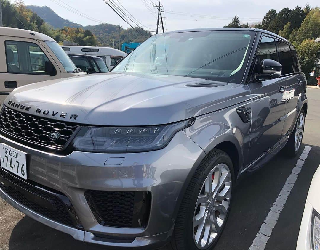 タマルのインスタグラム：「. 試乗会もいよいよ今週になりました〜👏 new faceのお車も登場✨  🚙:RANGE ROVER SPORT  こちらの車種も試乗できます💁🏼 是非この機会にご来場ください✨  #TAMARU#タマル#タマル板金#山口県#山口市#車屋さん#板金#車両販売#ランドローバー試乗会#ランドローバー#ジャガー#ランドローバーディフェンダー#ランドローバースポーツ」