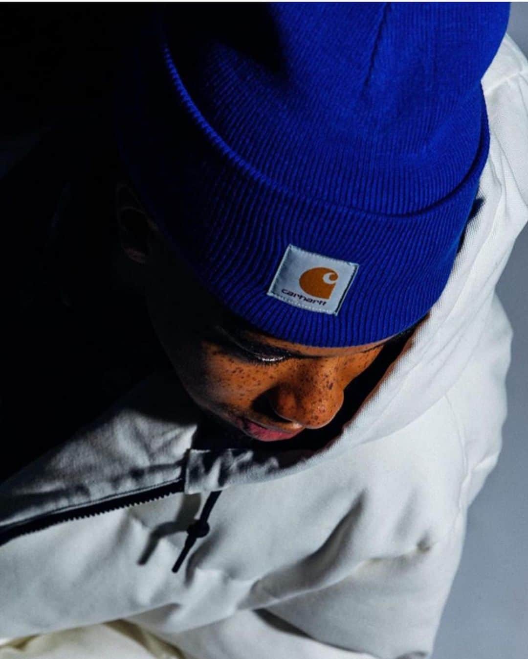 カーハートのインスタグラム：「Arctic Utility.  Seasonal safeguarding against snow and sleet now available in stores & online at carhartt-wip.jp.  📸 @zuekster  #CarharttWIP」