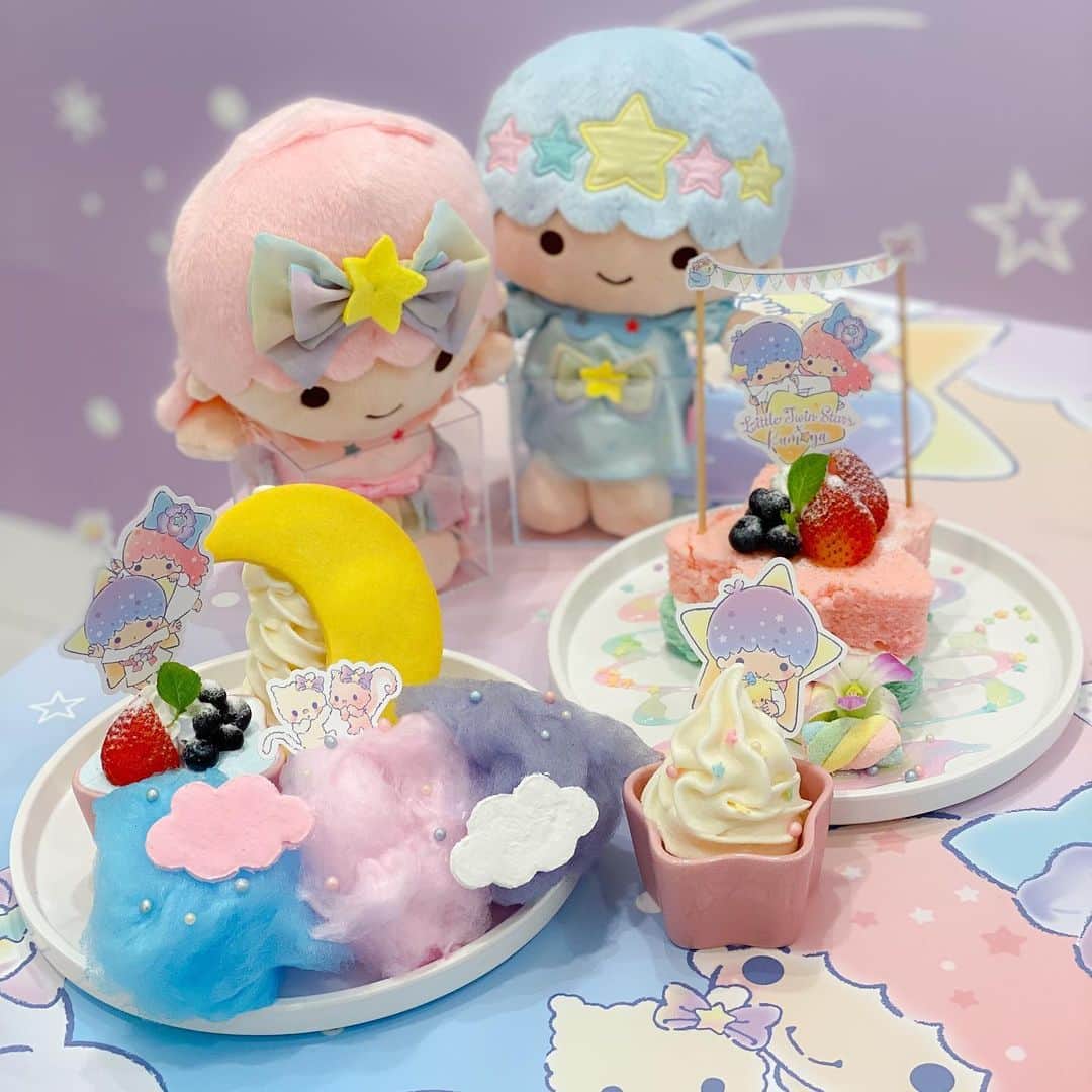 のインスタグラム：「Opening of Little Twin Stars Cafe at @kumoya_singapore from 19 Nov 2020!   Amongst the many food design menu projects that I have worked on, this has got to be one of my favourites because I love Little Twin Stars ⭐️ ⭐️!!!    Get ready to step into the Land of Stars, a pretty pastel, magical world of Kiki & Lala @sanriosingapore.   WHEN? Little Twin Stars X Kumoya Orchird Starry Dreamz Cafe From 19 November 2020, Thursday for 3 months WHERE? Kumoya @ Jalan Klapa 8 Jalan Klapa Singapore 199320  OPENING HOURS Tuesday – Sunday (12.00pm – 9.30pm) (last order 30 minutes before closing) Closed every Monday  Whatapps reservation: 9244 3382」
