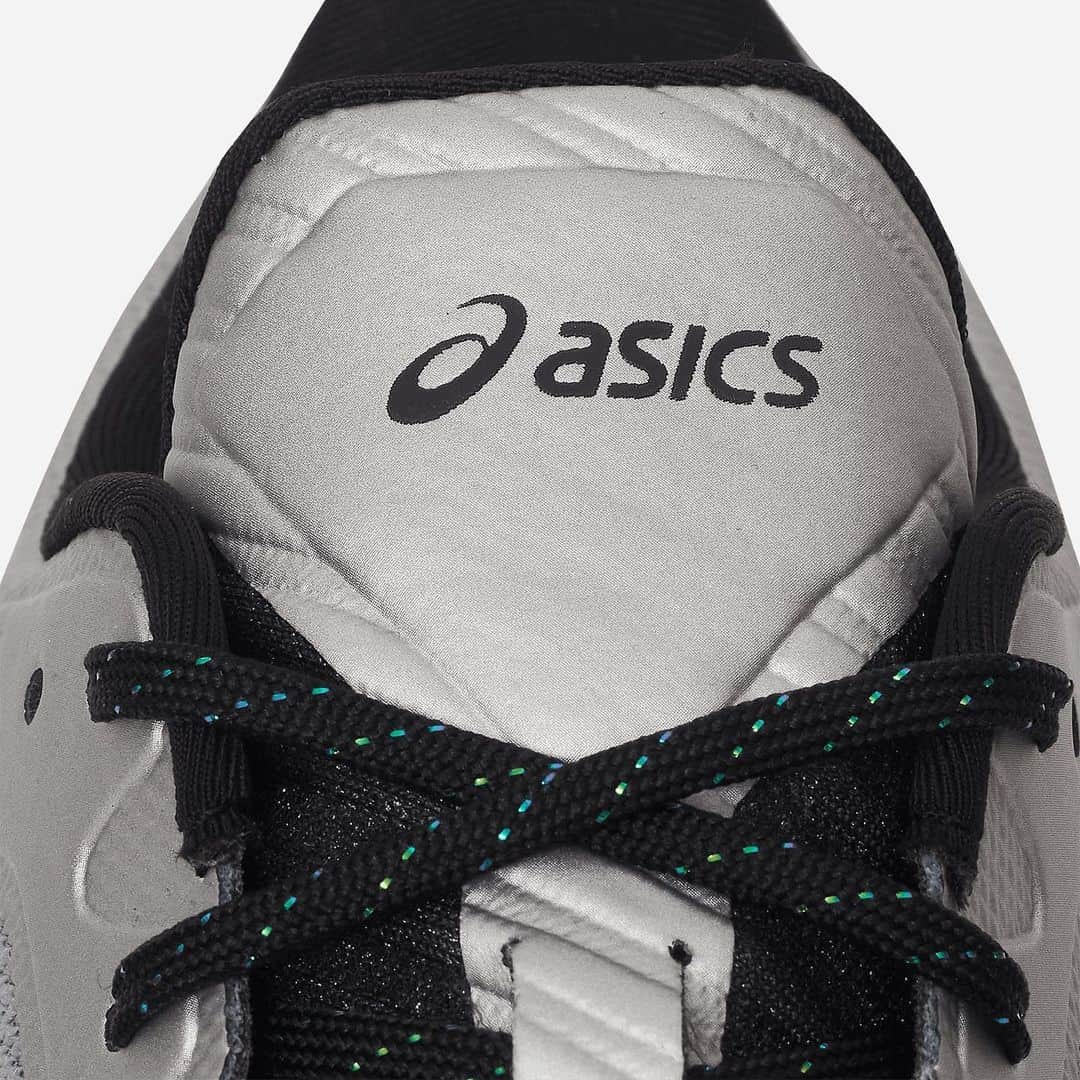 HYPEBEASTさんのインスタグラム写真 - (HYPEBEASTInstagram)「@hypebeastkicks: @slamjam and @asics have come together to take on the NOVABLAST silhouette. It combines form with function exquisitely to help form Slam Jam’s idea of the “ultimate uniform,” and has been dressed in various shades of gray, red and silver, serving as a recurring part of Slam Jam’s color guide. It’s currently available via raffle, and will drop exclusively at Slam Jam outposts and on its website on November 21 for $165 USD. ⁠⠀ Photo: Slam Jam」11月18日 12時21分 - hypebeast