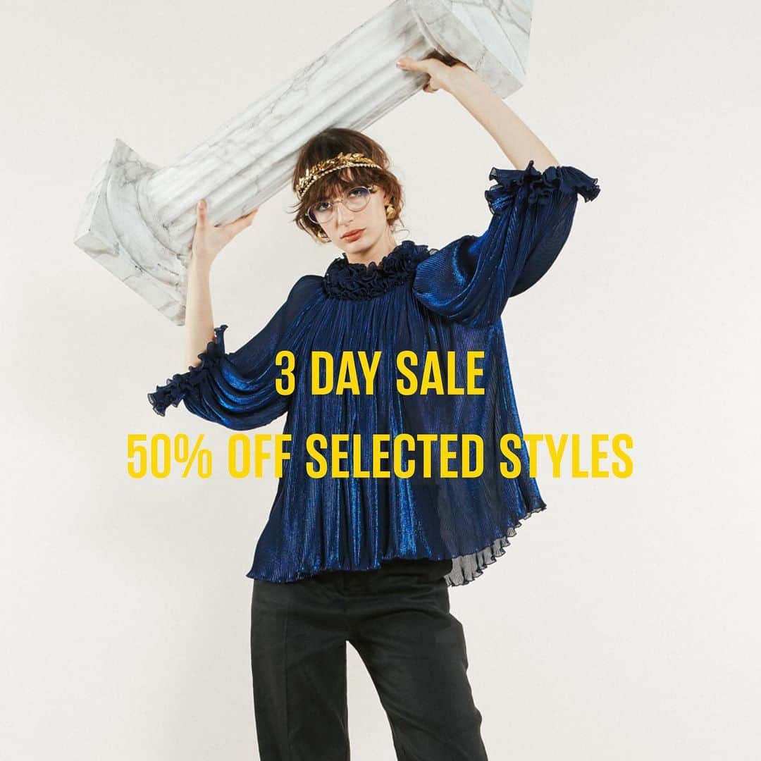 カレンウォーカーのインスタグラム：「Online now and in-store Thursday/Friday/Saturday」
