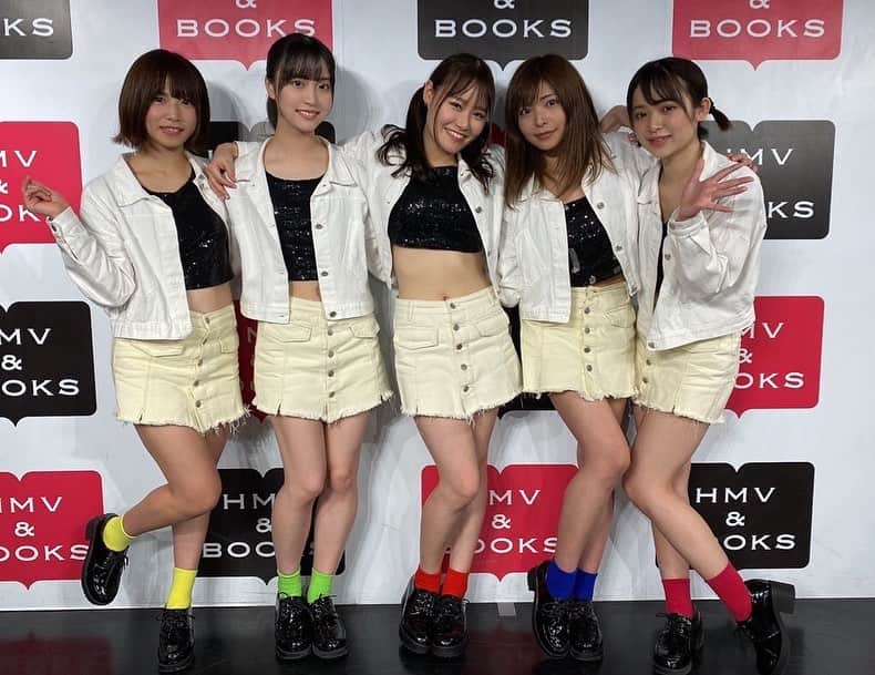 東坂みゆのインスタグラム：「1stシングル「Higher&Higher」 発売‼️‼️ . HMV&BOOKS渋谷店さんには 沢山のファンの方が来てくださり 最高の発売イベントになりました！ . 関係者の皆様、メンバー 本当にありがとう！」
