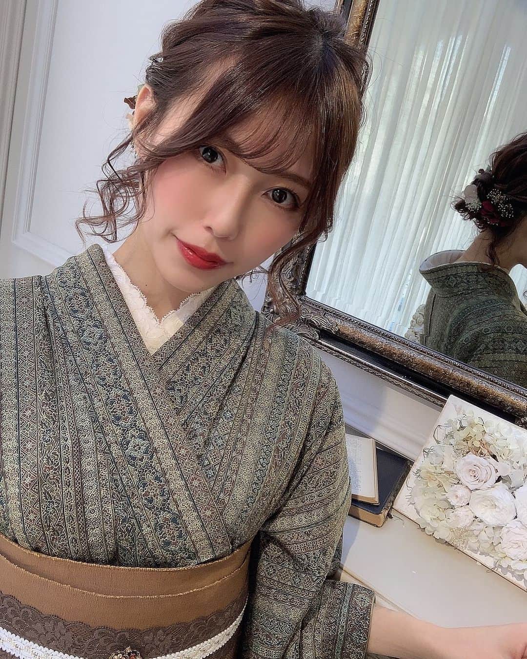 倉田夏希さんのインスタグラム写真 - (倉田夏希Instagram)「♡ . . 京都で着物きた👘❤️ グリーンの着物はじめて！ ヴィンテージ感あって とてもかわいかった🤤 . .  #beauty #make #me #selfie #selfie #todaysme #todays #セルカ #自撮り #自撮り女子 #hairstyle #haircolor #hairstyles  #hair #ロブ  #キャバクラ #六本木 #ラウンジ #キャバ嬢 #ホスト #歌舞伎 #京都 #着物 #gotoキャンペーン  #goto #gotoトラベルキャンペーン #gotoトラベル」11月18日 12時45分 - nacchan_2611