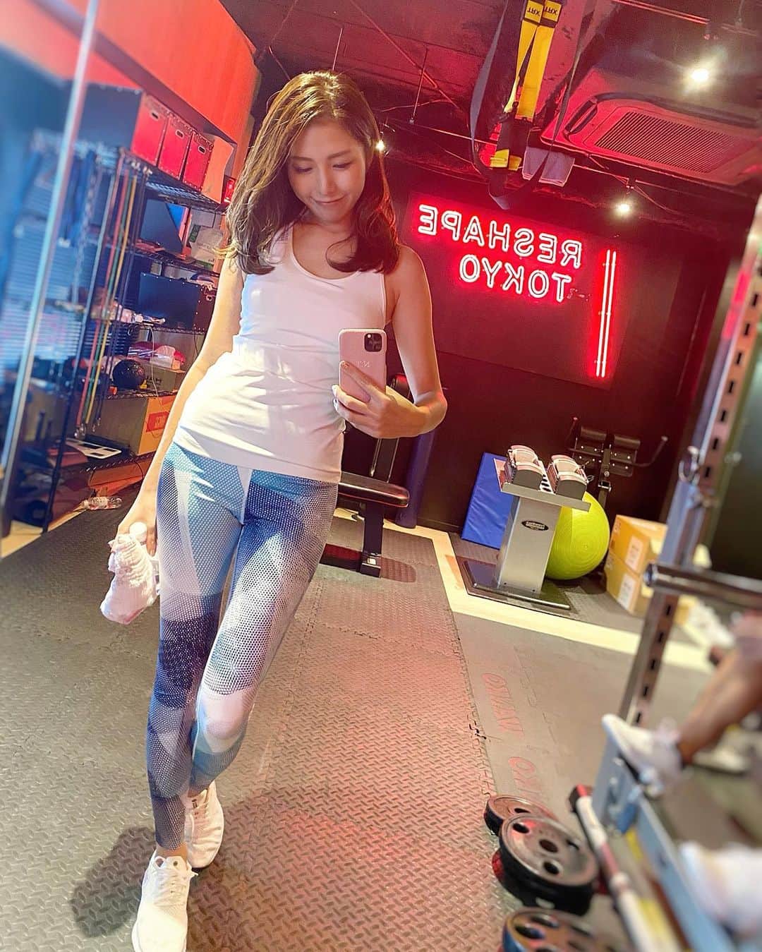 のインスタグラム：「* トレーニング再開した〜🤸‍♀️✨ 親知らず抜いてから休んでたの🙂w  たくさん美味しいもの食べられるように 運動もがんばろーう🥺✨✨✨  六本木交差点からすぐのジムで便利✨ レッスンのお問い合わせは先生まで♡ → @rihito.s0131   #ワークアウト #fitness #ダイエット #ジム #パーソナル #トレーニング #筋トレ #gym #training #workout #diet #bodymake #ヨガ #yoga #yogawear #japan #tokyo」