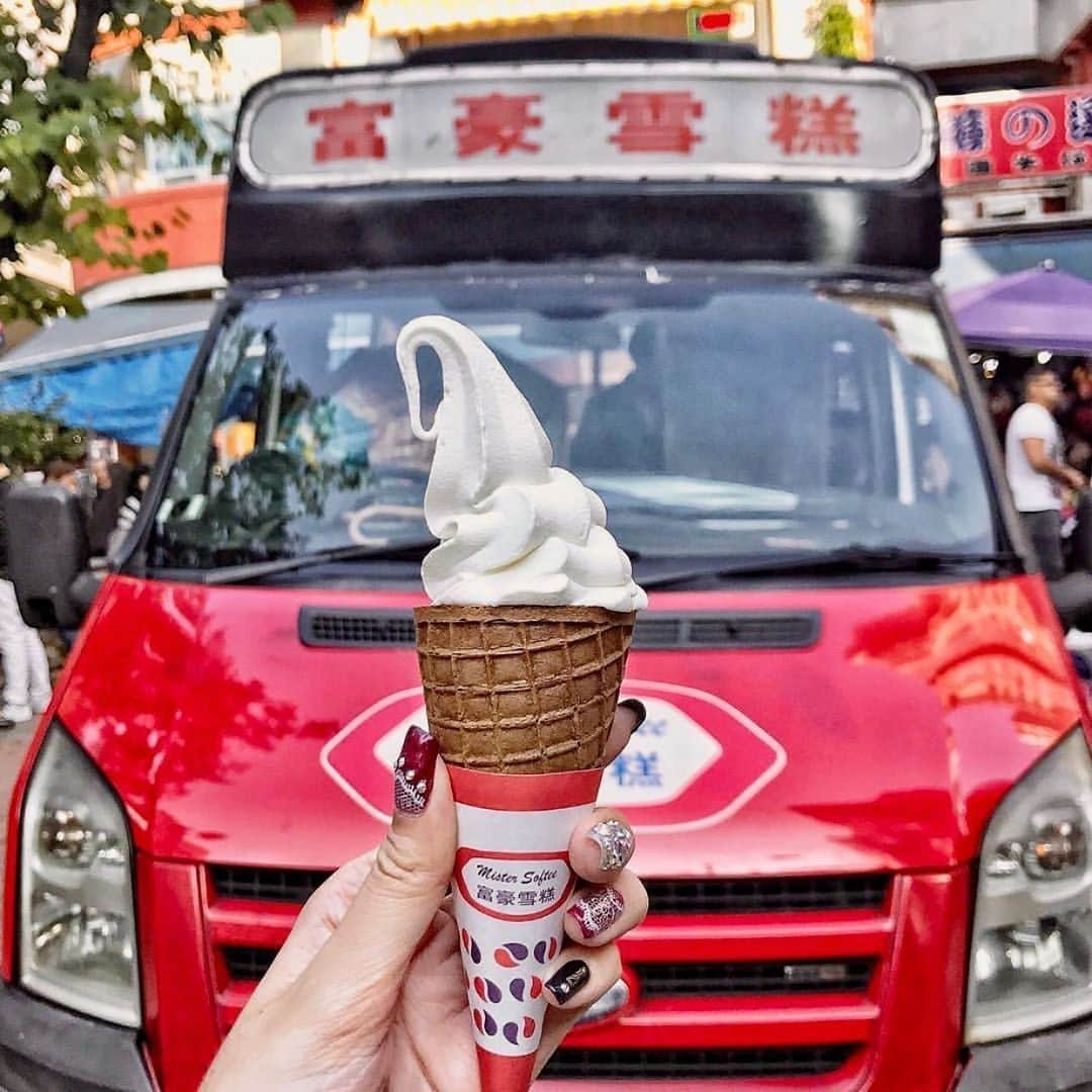 Discover Hong Kongさんのインスタグラム写真 - (Discover Hong KongInstagram)「One great thing about getting an ice-cream in cool weather: it doesn’t melt fast and looks perfect in shape in pics! 近來天氣涼，相機食完再慢慢食都仲得！🍦😀 📷: @elisetan91 #DiscoverHongKong #repost」11月18日 13時00分 - discoverhongkong