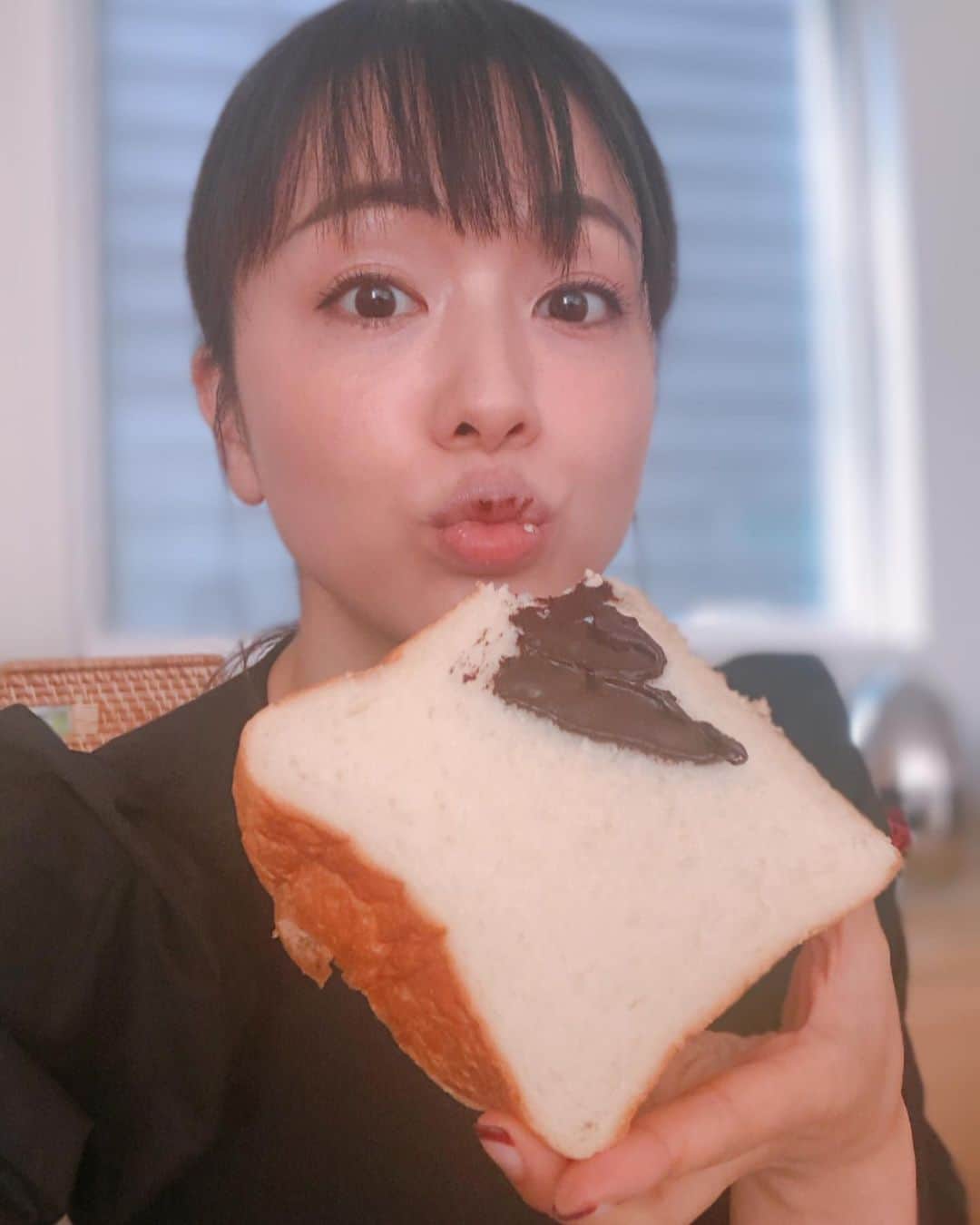 本田朋子さんのインスタグラム写真 - (本田朋子Instagram)「実食。 パンもしっとり甘めで、チョコレートスプレッドは深みのある味わい。 最＆高です♡  #名古屋グルメ #とく川 #徳川と言えば #芳光のわらび餅 #食べたい #食べたい #食べたい」11月18日 13時00分 - tomoko_honda_official_phonics