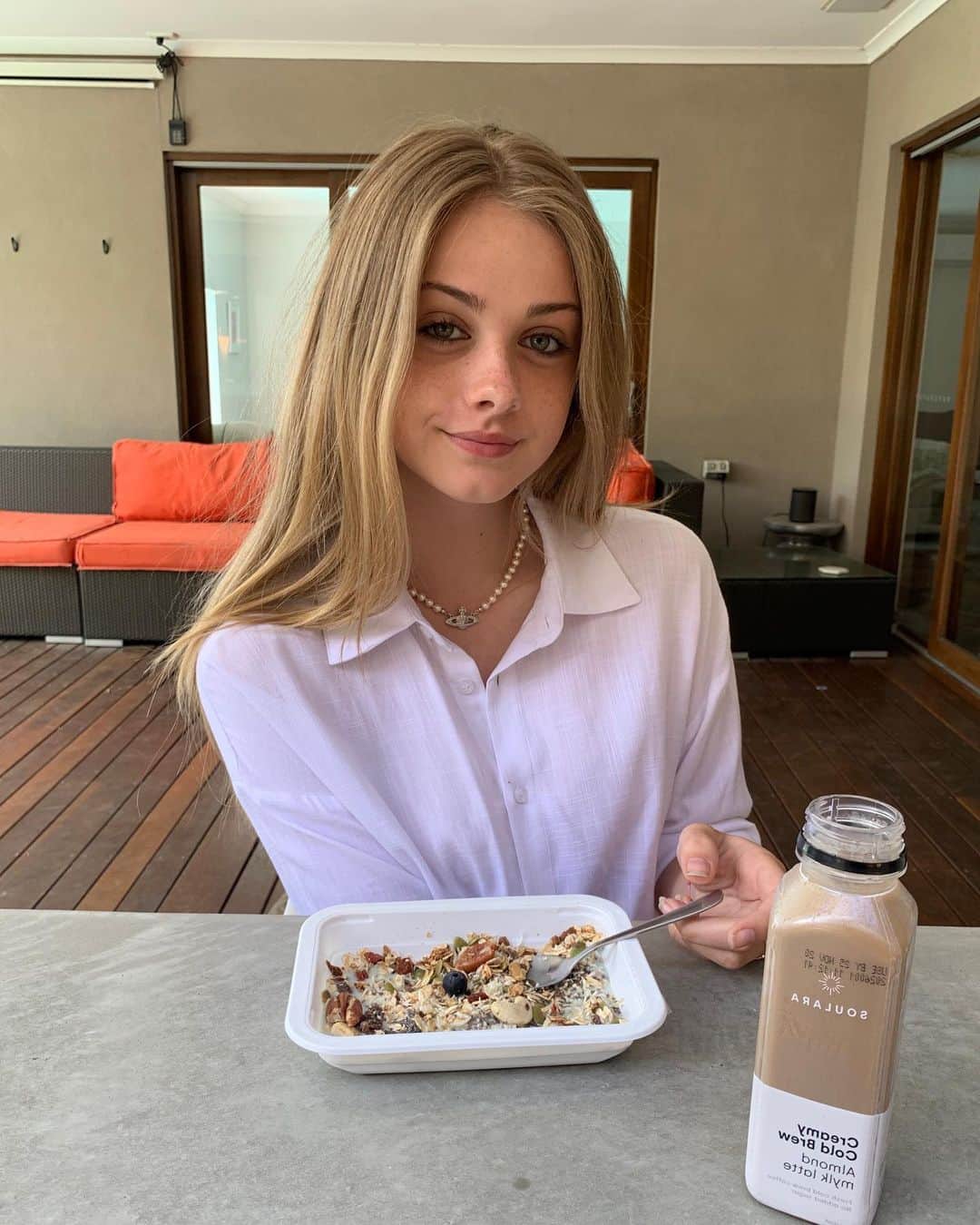 Indi Woollardのインスタグラム：「@livesoulara food is absolutely delicious 💕 use my code INDI30 for $30 off your first order. ( until 28th Feb 21 ) Soulara is the leading food & lifestyle brand in Australia offering 100% plant-based meals that are nutritionally designed, featuring unique and innovative recipes focused on nurturing the body, mind and spirit. #food #yum #plantbased #health #healthylifestyle #indiawoollard #woollard #livesoulara #eathealthy」