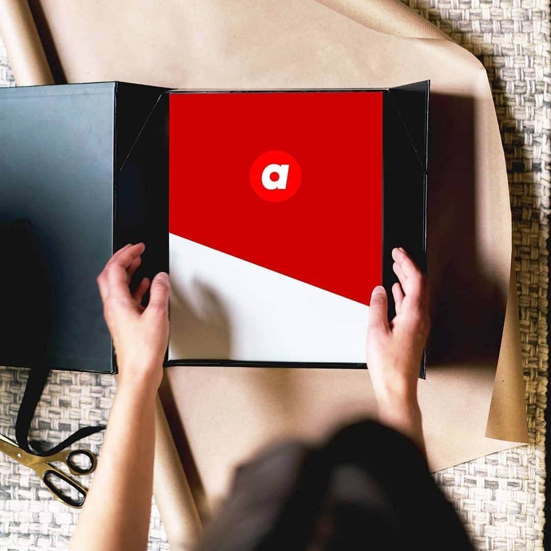 エアアジアのインスタグラム：「⚡️ @airasiashop special⚡️  Shopping for AUTHENTIC yet AFFORDABLE duty-free and travel retail has never been easier! Unleash the shopaholic self in you even at the comfort of your homes! Just head over to our bio and avail our Buy 1, Free 1 items until 22 Nov! 📦👌  And btw, we’re having a LIVE special later at 7 PM with @reemshahwa!  Stay tuned to our Facebook page cause we’re giving away exclusive promo codes and FREE cash vouchers– available for redemption only till midnight!  #airasiaForEveryone」