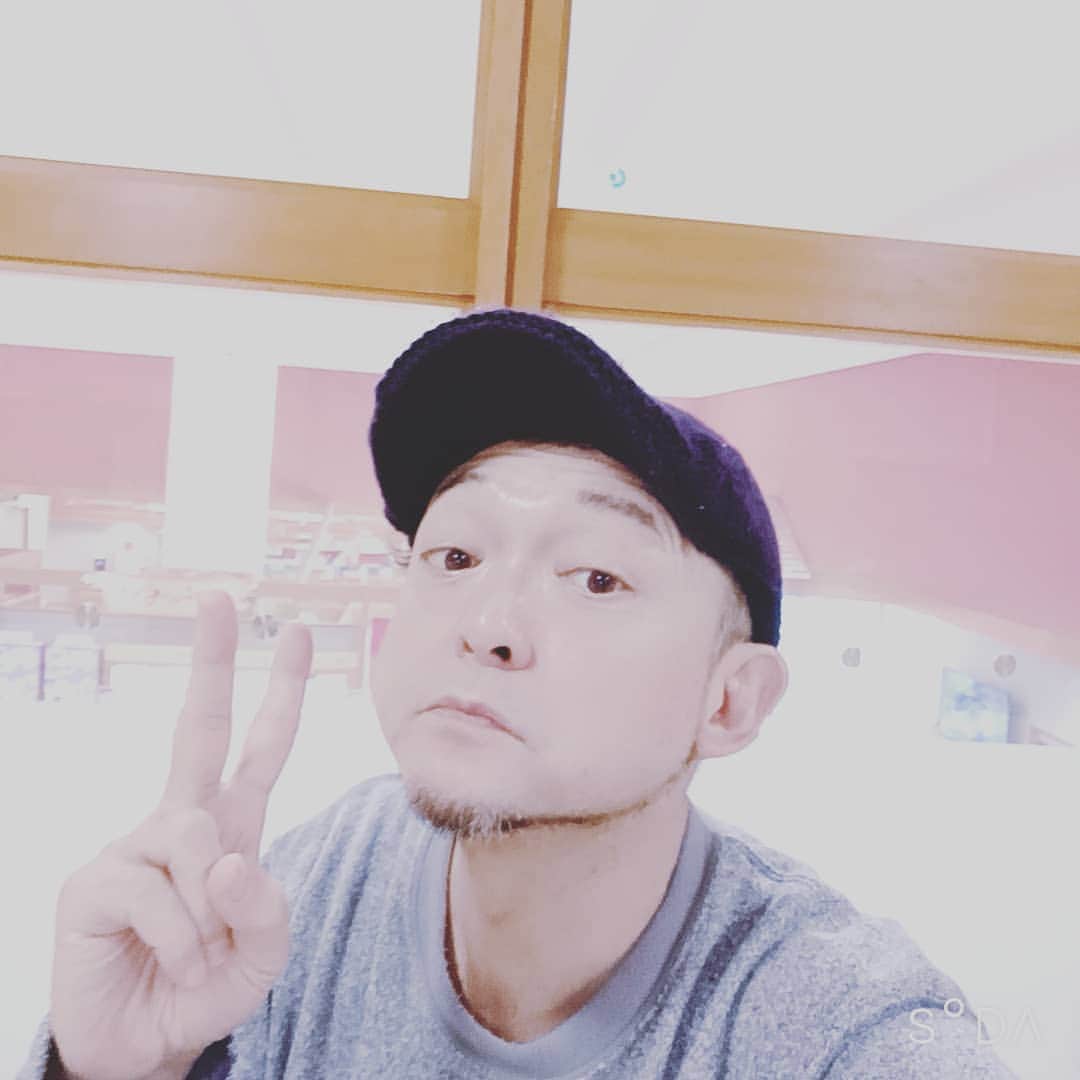 のインスタグラム：「。 良いお湯でした(^○^) ♨️☺️♨️ 難点は…露天風呂にある 大型テレビ。音量デカい💦。  唯一の考えごとタイムの 邪魔だわー(￣▽￣;)。 いらんわーテレビ。  そこでも食い入るように観てる おじさんらおる、、ほんと あんなもん観てたら、、、 アホなるぞマジ💦。  らららー」