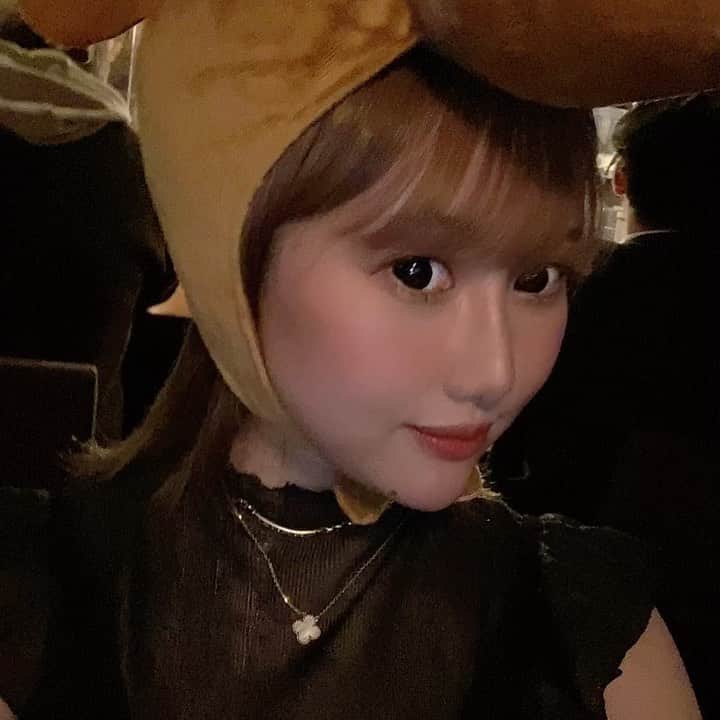 SEIRAのインスタグラム：「少し前に大好きなお姉ちゃん パリコレのひなのちゃんと お父さん的なお客様と 同伴〜アフターまで… ずっと三人で トナカイ被ってました😂😂🌟笑笑 楽しかった~😊🌸🌸笑  #すすきの #札幌 #キャバクラ #ニュークラブ #ホステス #自撮り #自撮り女子 #コスプレ #クリスマス #トナカイ」