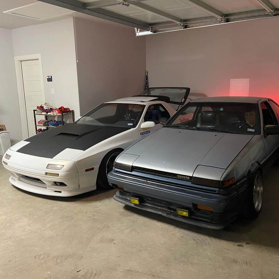 スティーブのインスタグラム：「InitialD StevesPOV garage #initiald #頭文字d #ハチロク #ae86 #rx7 which is your favorite??」