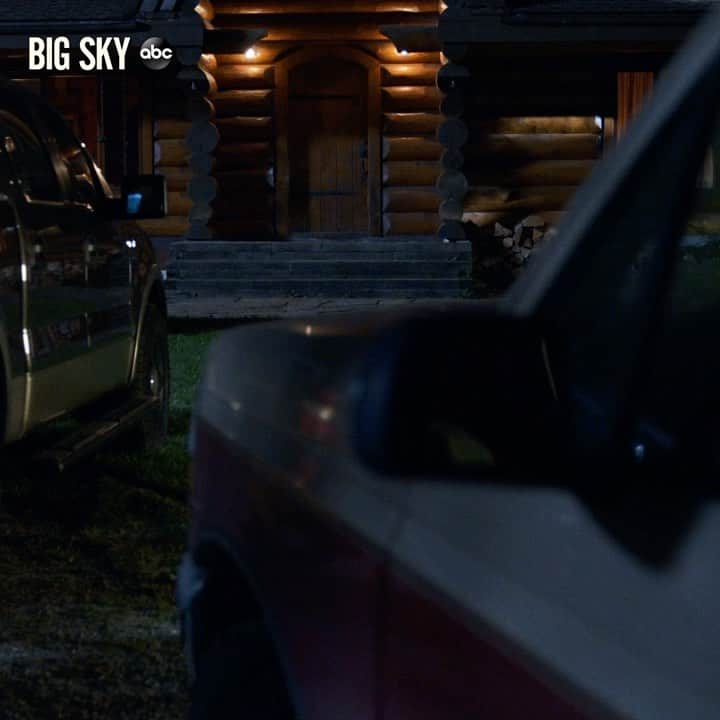 ジョン・キャロル・リンチのインスタグラム：「Don’t worry, we’ll find ‘Em. @bigskyabc @abcnetwork tonight at 10/9 central. Brace for impact」