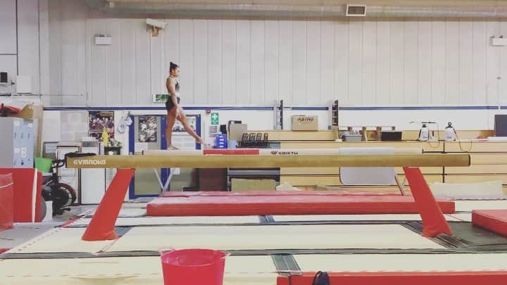 のインスタグラム：「It’s me vs me everyday 🤷🏽‍♀️ Seeing the hard work starting to pay off with a great team helping me fine tune all the details 💪🏽」