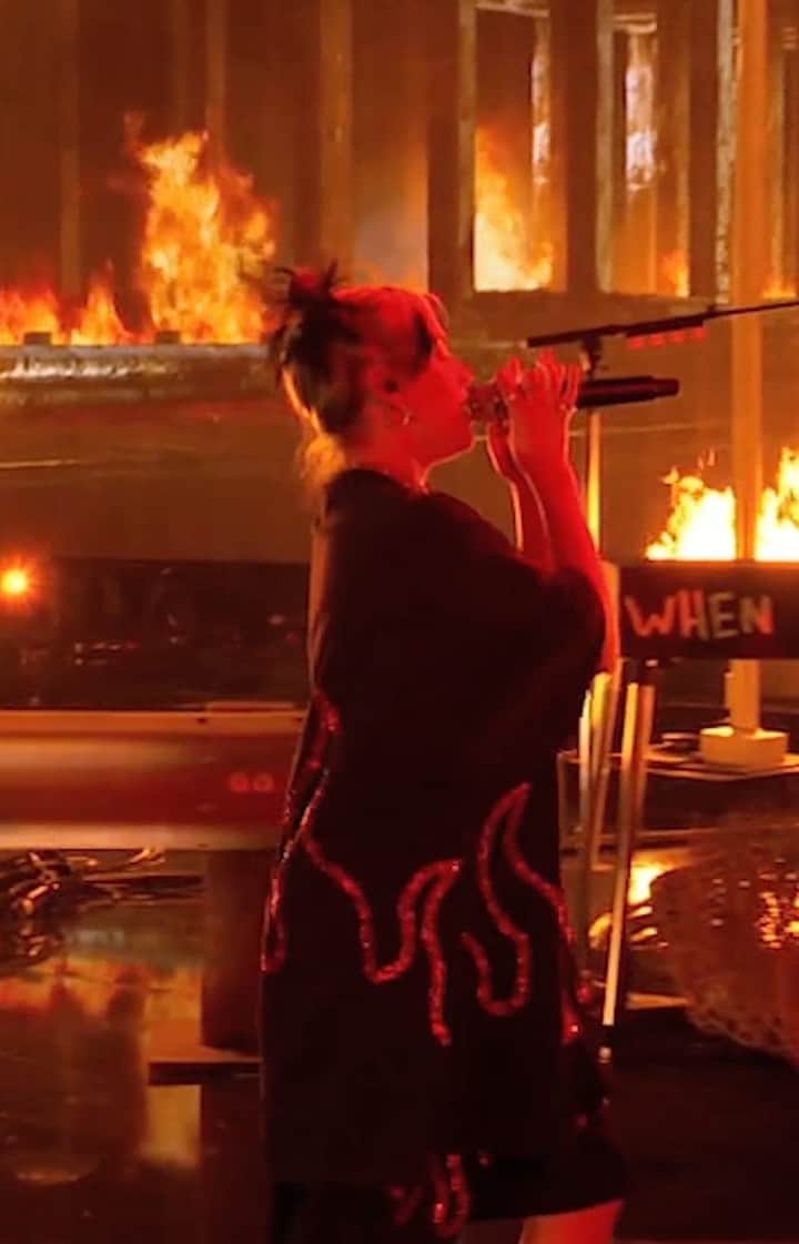 アメリカン・ブロードキャスティング・カンパニーのインスタグラム：「Counting down the days for another @billieeilish performance on the #AMAs Live Sunday at 8|7c on ABC!」