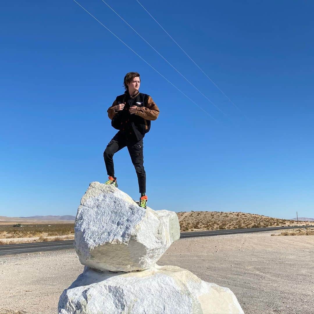 Ghastlyのインスタグラム：「I claim these rocks, do not go near them」