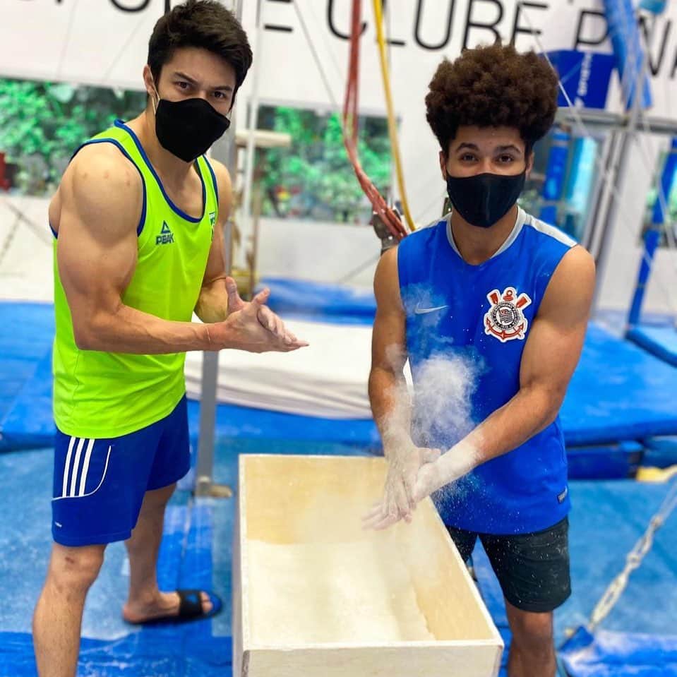 アルトゥール・オヤカワ・マリアノのインスタグラム：「Terça-feira de trabalho com muita mão na massa! Aliás, mão no magnésio!  • • • #ECP #CBG #ComiteOlimpicoBrasileiro #FAB #TimeAjinomoto #AminoVital #TimePetrobras #CAIXA #FAB」