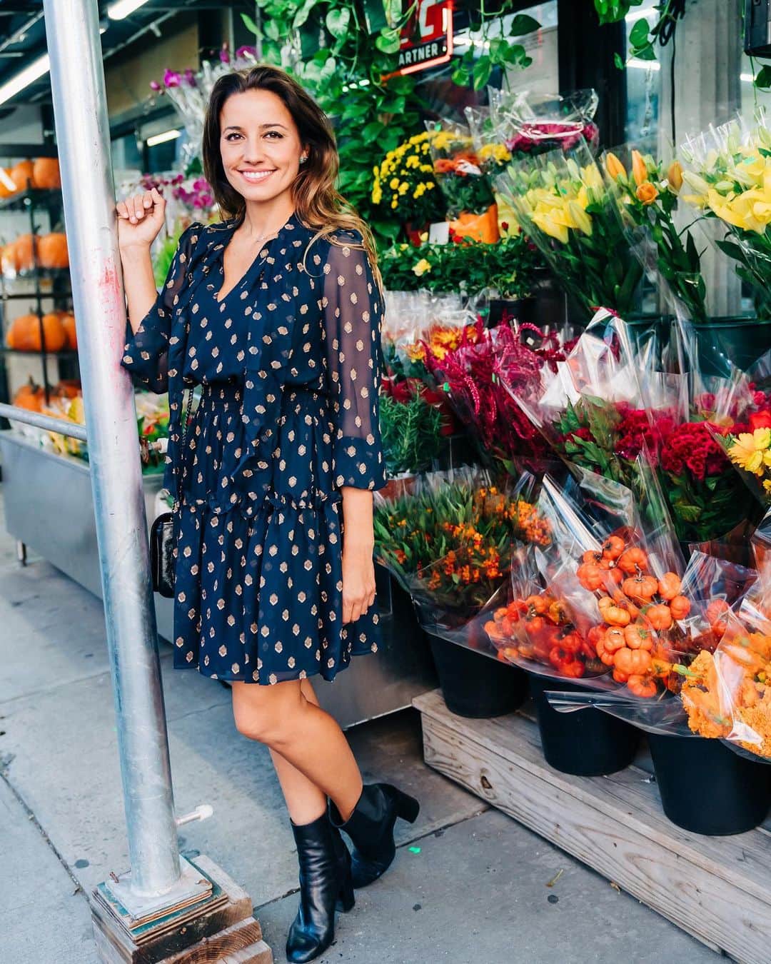 のインスタグラム：「The throw on and go dress.  #shoshanna #nyc #polkadots」