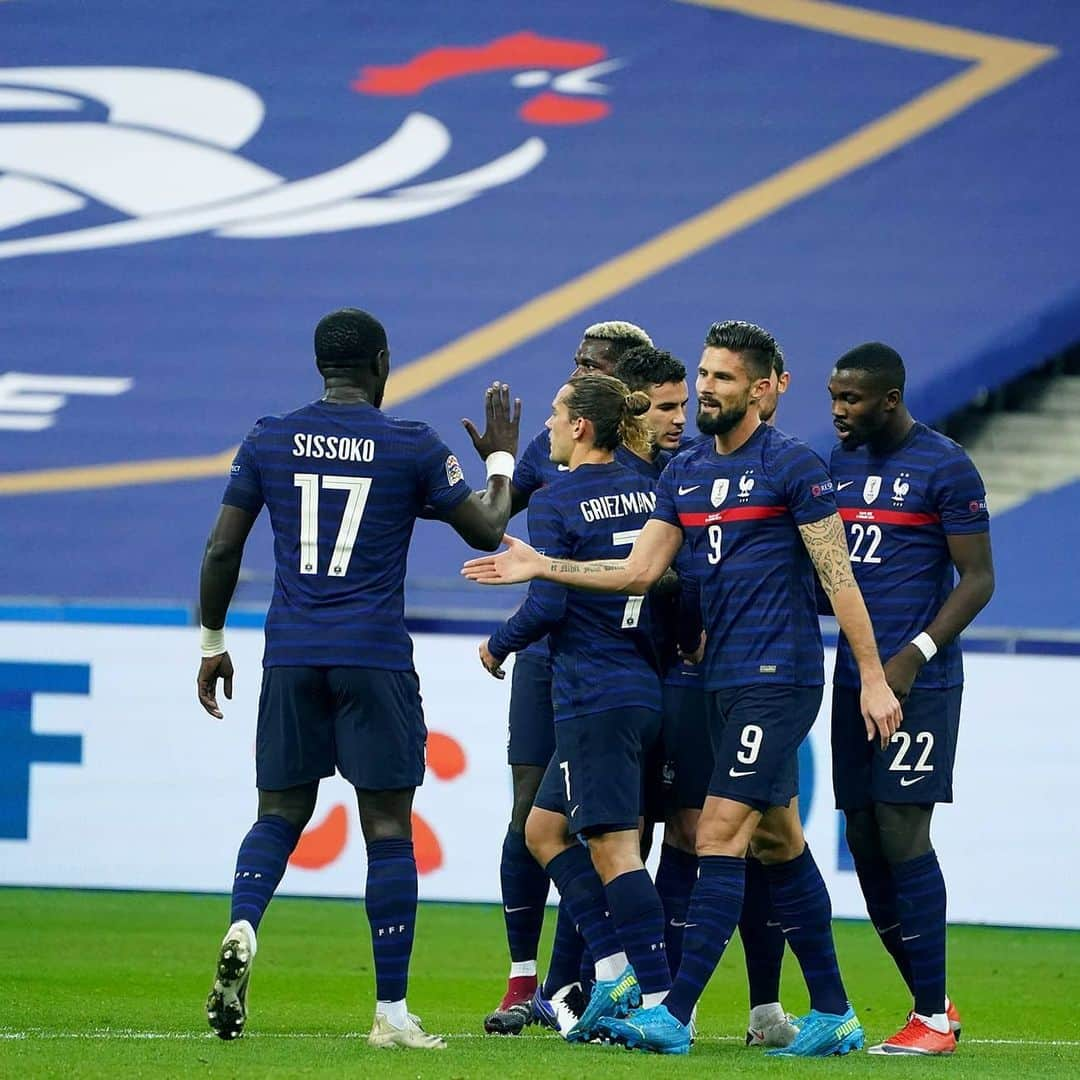 サッカー フランス代表チームさんのインスタグラム写真 - (サッカー フランス代表チームInstagram)「La joie des Bleus après l'égalisation 💪🇨🇵 15 minutes avant la mi-temps ! #FiersdetreBleus #FRASUE」11月18日 5時15分 - equipedefrance