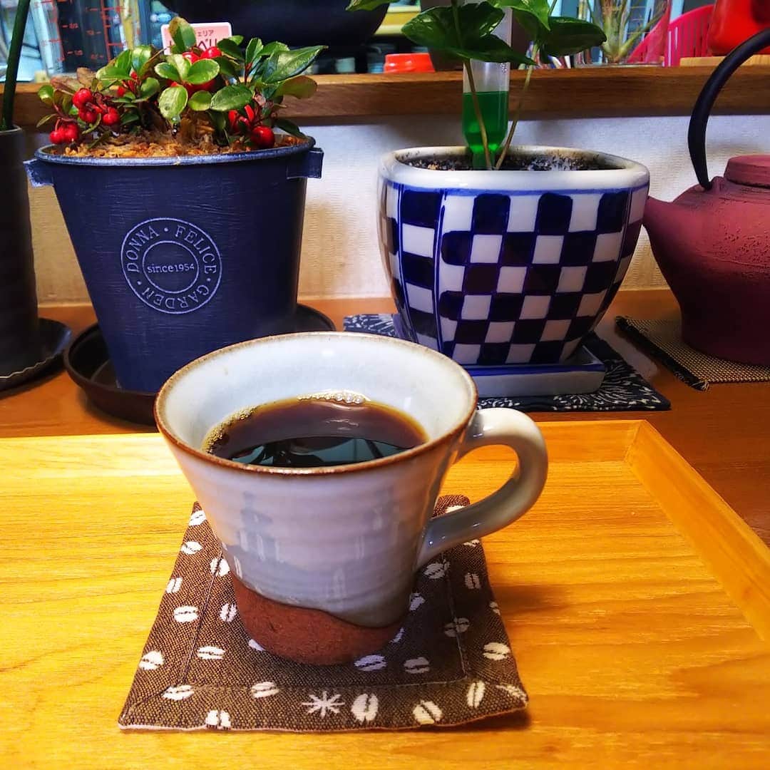 みながわゆみさんのインスタグラム写真 - (みながわゆみInstagram)「#おはようございます #今日も素敵な一日を #コーヒー #coffee #コーヒー好き #コーヒー好きな人と繋がりたい #写真好き #写真好きな人と繋がりたい」11月18日 5時23分 - nama.09.19