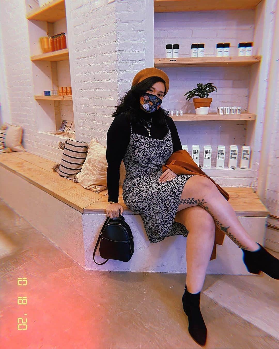 BoxedWaterさんのインスタグラム写真 - (BoxedWaterInstagram)「That beret is giving us all the fall feels, especially next to the most renewable package in the water aisle. ✨ 📷: @kamailexo 📍: @sommwhere」11月18日 6時00分 - boxedwater