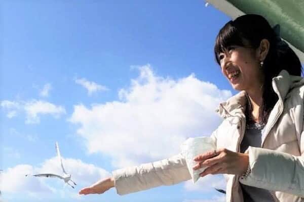 女子アナ47のインスタグラム：「女子アナ47マリン部「～Marinus（マリヌス）～」は日本全国の海の魅力を伝えようと、メンバー有志で作られたグループです。 マリヌスは、ラテン語で海を意味しています。海の魅力、楽しみ方をお伝えするのはもちろん、海を安全に楽しむ注意点をはじめ、海を守る活動にも携わっていきたいと考えています。 今回は、「霞ヶ浦で、快適クルージングを満喫！」について、有働文子がお伝えします！   プロフィールにあるURLからぜひご覧ください！  #女子アナ47 #47発信プロジェクト #マリン部 #女子アナ47マリン部 #マリヌス #Marinus #海　#有働文子アナウンサー #霞ヶ浦 #クルージング」