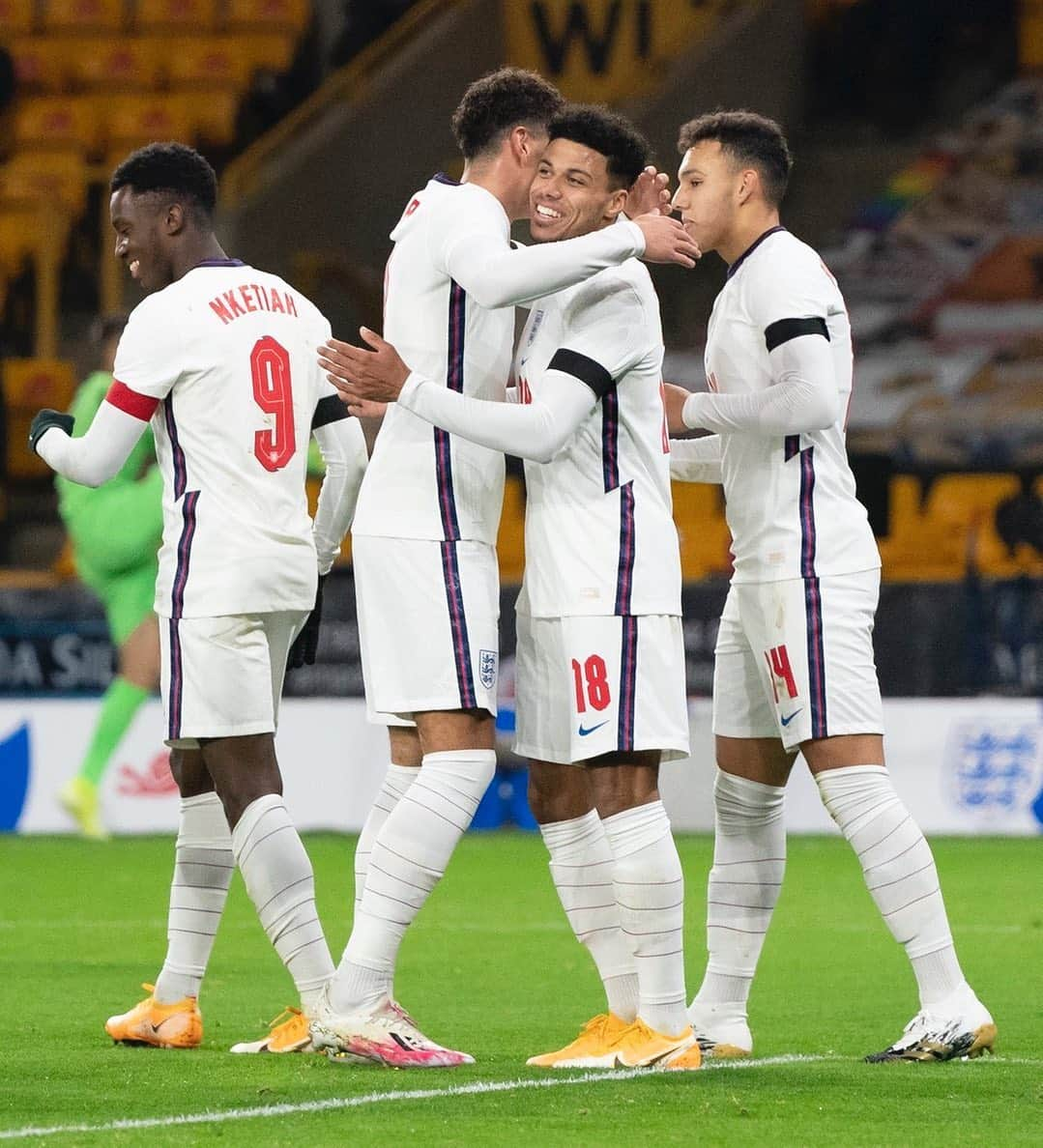 レスター・シティFCさんのインスタグラム写真 - (レスター・シティFCInstagram)「JJ on the scoresheet 🤩  @jamesjustin7 • #YoungLions • #lcfc」11月18日 6時33分 - lcfc