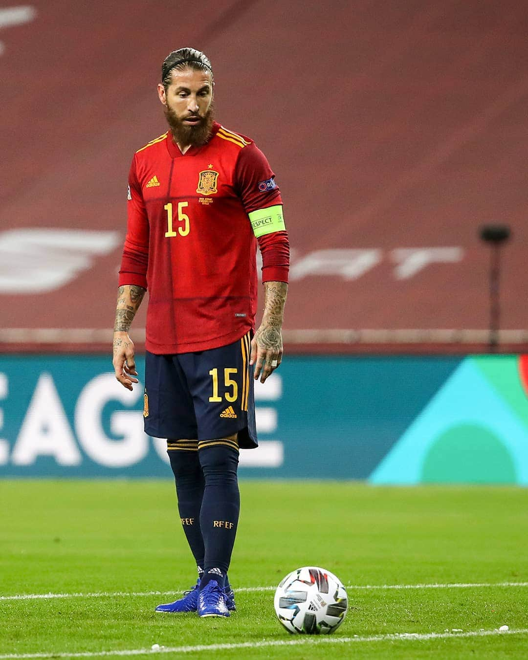 レアル・マドリードさんのインスタグラム写真 - (レアル・マドリードInstagram)「👏 The captain is up to 3rd in all-time international cap standings! ©️ ¡@SergioRamos, 3er jugador de la historia con más partidos de selecciones! - 🇪🇬 Ahmed Hassan (184) 🇴🇲 Ahmed Mubarak (179) 🇪🇸 Sergio Ramos (178) #HalaMadrid」11月18日 6時41分 - realmadrid