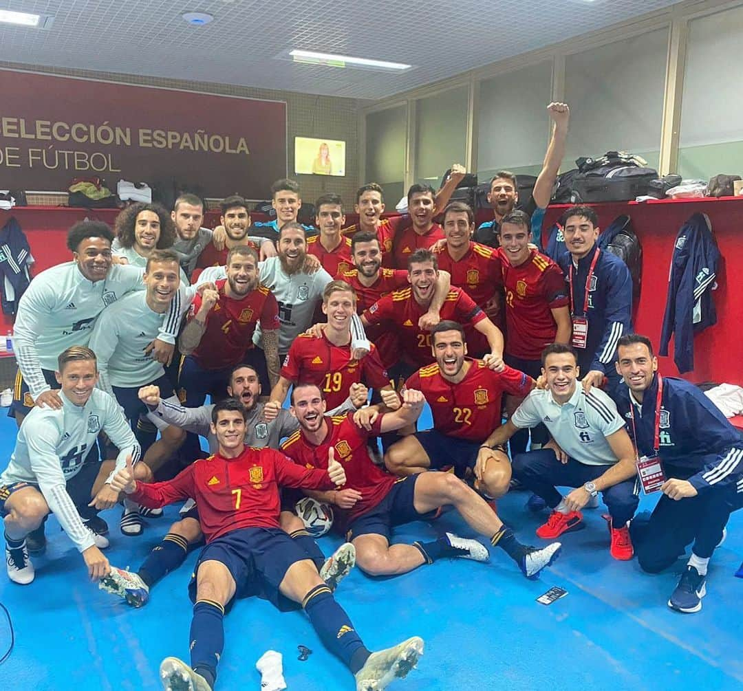 セルジ・ロベルトのインスタグラム：「VAMOOOOOS💥!!! Equipazo!! Objetivo cumplido! ⚽️ Gran semana con la @sefutbol !!」