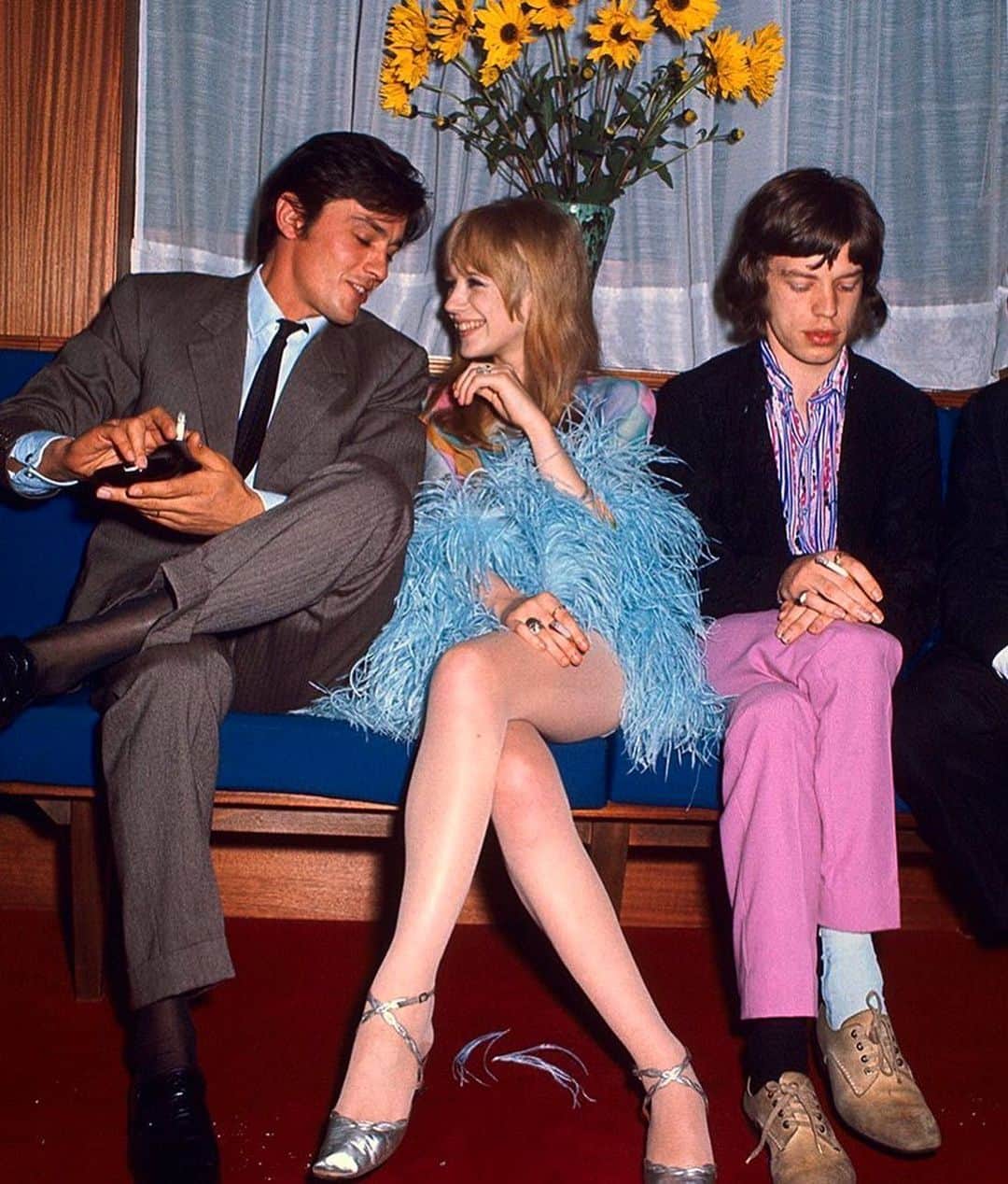 デレク ラムのインスタグラム：「Random details: Jagger’s socks, Faithful’s plucked feathers, yellow bunch of flowers. Amazing. #mickjaggerswagger #mariannefaithfull #alaindelonnottooshabby」