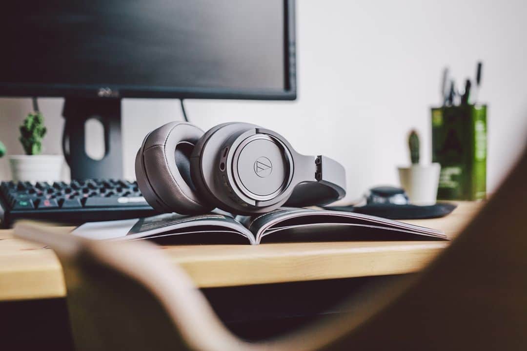Audio-Technica USAさんのインスタグラム写真 - (Audio-Technica USAInstagram)「Sometimes all you need to do is sit back, turn up the music, and relax. With soft memory foam earpads, the ATH-SR30BT wireless headphones ensure a comfortable fit and generate exceptionally pure, powerful audio. Learn more in the link in our bio!⁠ .⁠ .⁠ .⁠ #AudioTechnica #ATHSR30BT #SR30BT #Headphones #WirelessHeadphones #MusicGear #MusicTherapy」11月18日 7時01分 - audiotechnicausa