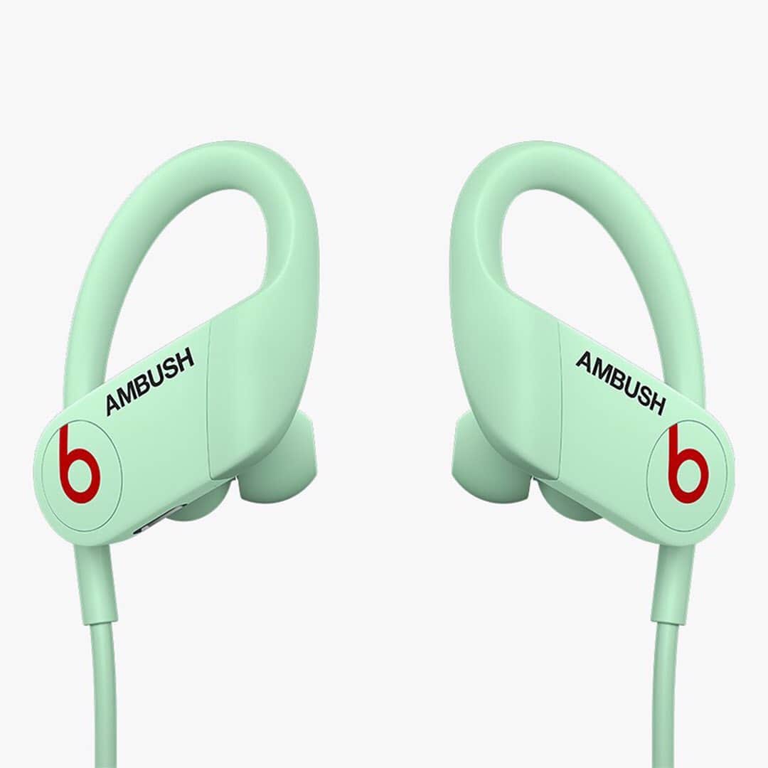 HYPEBEASTさんのインスタグラム写真 - (HYPEBEASTInstagram)「#hypebeasttech: @yoon_ambush and @beatsbydre has unveiled a new collaboration with @ambush_official, taking inspiration from the streets of Shibuya for an eye-catching take on the Powerbeats model. The stand-out feature of the new headphones are the glow-in-the-dark capabilities, marking the first time this function has been used by Beats. AMBUSH’s Powerbeats collaboration with Beats is due to release at select stockists and the Apple web store on November 18 for approximately $224 USD.⁠⠀ Photo: Beats」11月18日 7時07分 - hypebeast