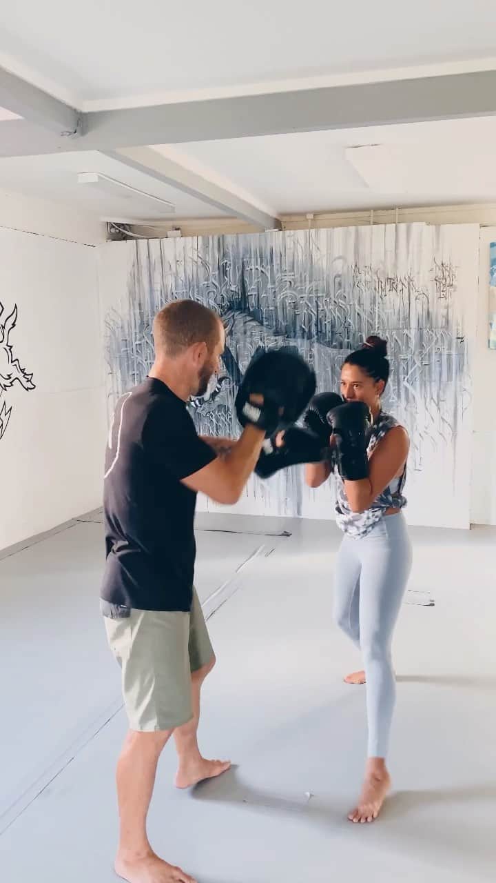 マリア・マニュエルのインスタグラム：「learning many things from the master of his craft @kylefoyle humbled and inspired every time 🙏🏼 thanks for teaching me elbows, so people stay six feet away hahah」