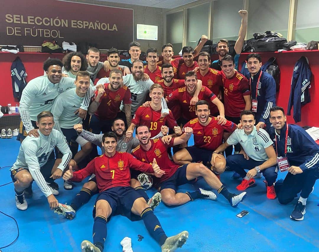マルコ・アセンシオのインスタグラム：「¡¡Vamos equipo!! Partidazo que nos hace cumplir el objetivo. 🇪🇸 #VamosEspaña」
