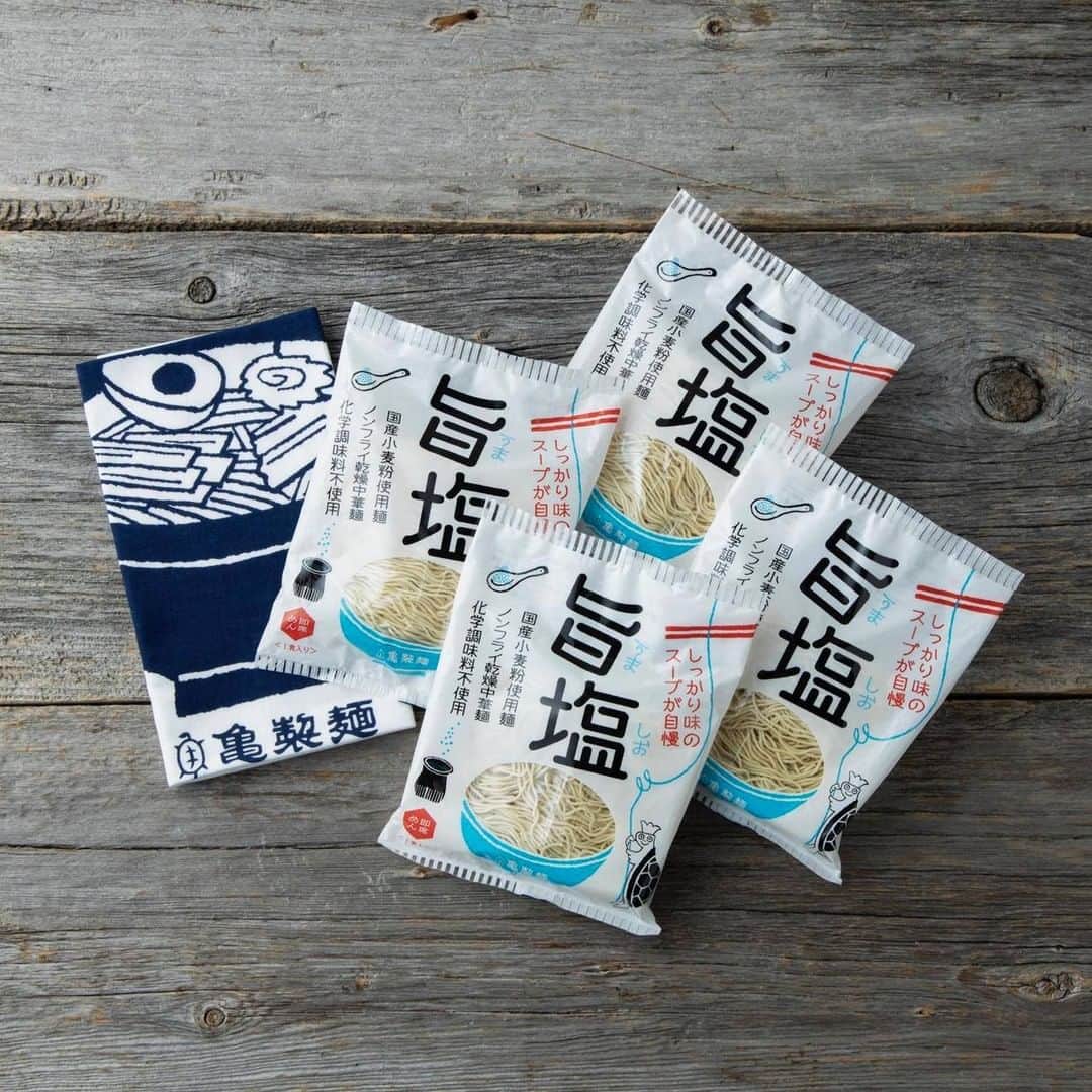 Komerco-コメルコ-さんのインスタグラム写真 - (Komerco-コメルコ-Instagram)「. 全国各地からお取り寄せ #冬のごちそう麺 特集🍜  熱々のラーメンやお蕎麦、かけうどんなど、 手軽にからだを温めることが出来る麺。  時間のない日のお昼や、ご家族の夜食にも重宝しますよね😉  今回の特集では、 広島中華そばや、長崎ちゃんぽんなど 全国各地のあったか麺や、麺類にぴったりの器を集めました。  ぜひ最新の特集を覗いてみてくださいね✨  -------------------------------⁣⁣⁣⁣⁣  ▷特集は、KomercoアプリとWebサイトのホーム画面でご紹介しています。⁣⁣⁣⁣⁣ 季節やイベントに合わせてオススメしたい商品をKomercoスタッフがピックアップしています。⁣⁣⁣⁣⁣ https://komer.co/pickups/YJy3a564hVatisCIVl6o  ▷Web版はプロフィールリンクから📲⁣⁣⁣⁣⁣ @komerco_official⁣⁣⁣⁣⁣  ▷iOS版アプリのダウンロードはAppStoreにて「Komerco」または「コメルコ」と検索🔎⁣⁣⁣⁣⁣ -------------------------------⁣⁣⁣⁣⁣  #komerco #コメルコ #cookpad #クックパッド #komercoごはん #料理をもっと楽しく #いつものいただきますを楽しく #おうちごはんを楽しもう #おうちごはん #おうちごはんlover #instafood #foodpic #cookinglove #手しごと #komerco特集⁣⁣⁣⁣⁣ #komerco特集 #komercoフード #komercoクラフト #お取り寄せ #お取り寄せグルメ⁣⁣⁣⁣⁣ #麺 #あったか麺 #冬の麺 #ラーメン #そば #うどん #ちゃんぽん #にゅうめん #パスタ」11月18日 7時30分 - komerco_official