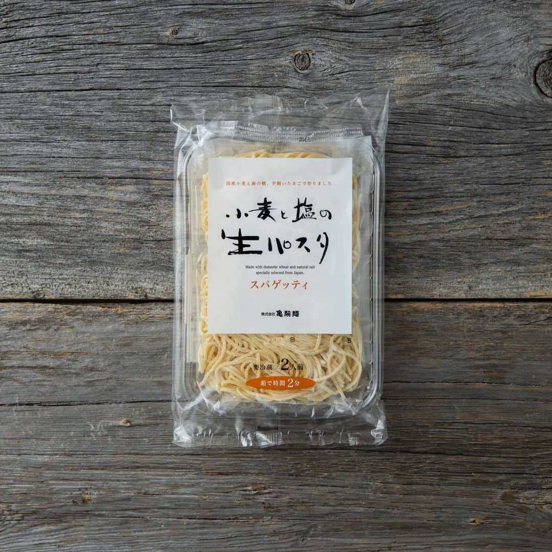 Komerco-コメルコ-さんのインスタグラム写真 - (Komerco-コメルコ-Instagram)「. 全国各地からお取り寄せ #冬のごちそう麺 特集🍜  熱々のラーメンやお蕎麦、かけうどんなど、 手軽にからだを温めることが出来る麺。  時間のない日のお昼や、ご家族の夜食にも重宝しますよね😉  今回の特集では、 広島中華そばや、長崎ちゃんぽんなど 全国各地のあったか麺や、麺類にぴったりの器を集めました。  ぜひ最新の特集を覗いてみてくださいね✨  -------------------------------⁣⁣⁣⁣⁣  ▷特集は、KomercoアプリとWebサイトのホーム画面でご紹介しています。⁣⁣⁣⁣⁣ 季節やイベントに合わせてオススメしたい商品をKomercoスタッフがピックアップしています。⁣⁣⁣⁣⁣ https://komer.co/pickups/YJy3a564hVatisCIVl6o  ▷Web版はプロフィールリンクから📲⁣⁣⁣⁣⁣ @komerco_official⁣⁣⁣⁣⁣  ▷iOS版アプリのダウンロードはAppStoreにて「Komerco」または「コメルコ」と検索🔎⁣⁣⁣⁣⁣ -------------------------------⁣⁣⁣⁣⁣  #komerco #コメルコ #cookpad #クックパッド #komercoごはん #料理をもっと楽しく #いつものいただきますを楽しく #おうちごはんを楽しもう #おうちごはん #おうちごはんlover #instafood #foodpic #cookinglove #手しごと #komerco特集⁣⁣⁣⁣⁣ #komerco特集 #komercoフード #komercoクラフト #お取り寄せ #お取り寄せグルメ⁣⁣⁣⁣⁣ #麺 #あったか麺 #冬の麺 #ラーメン #そば #うどん #ちゃんぽん #にゅうめん #パスタ」11月18日 7時30分 - komerco_official