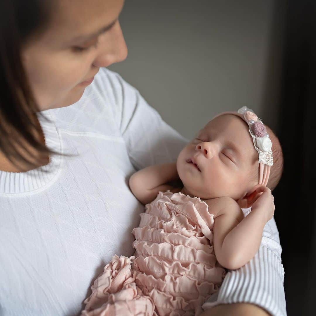 メーガン・デュアメルさんのインスタグラム写真 - (メーガン・デュアメルInstagram)「November 17th is World Prematurity Day. A day dedicated to babies born to small and too soon. Zoey has come a long way in one year! Swipe to see a photo from exactly one year ago! 👶 #worldprematurityday #preemie #tinybutmighty #championsstartsmall #pampersforpreemies」11月18日 7時34分 - meaganduhamel