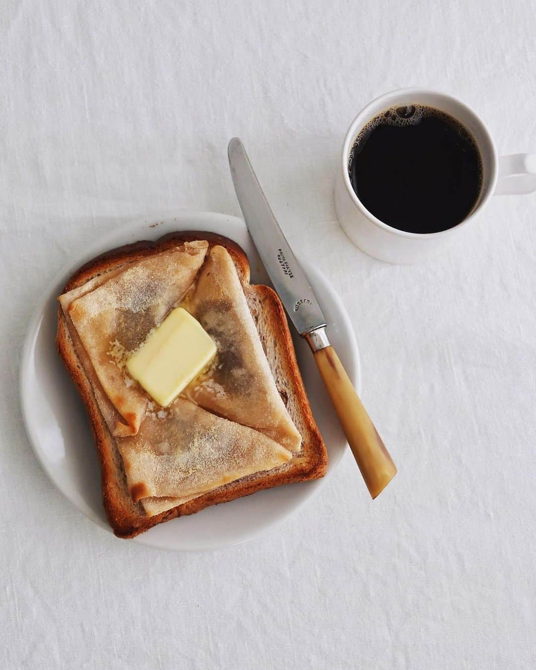 樋口正樹さんのインスタグラム写真 - (樋口正樹Instagram)「Yatsuhashi Toast . 今朝は八ツ橋トースト。 香りも味も食感も至福。 . . . #朝菓子 #八ツ橋トースト #銘菓トースト #八ツ橋 #八つ橋 #京都へ行きたい #京都グルメ #京都銘菓 #くるみトースト #yatsuhashi #yatsuhashitoast #kyotofood #kyotofoodies」11月18日 7時41分 - higuccini