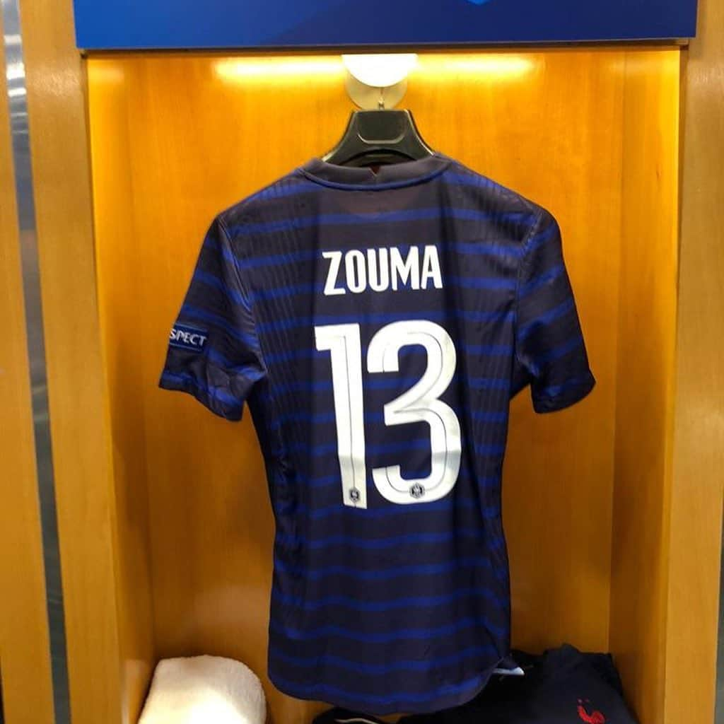 クル・ズマさんのインスタグラム写真 - (クル・ズマInstagram)「Une bonne victoire pour finir ⚽️🇫🇷😊 @equipedefrance #lazoumance」11月18日 7時42分 - kurtzouma