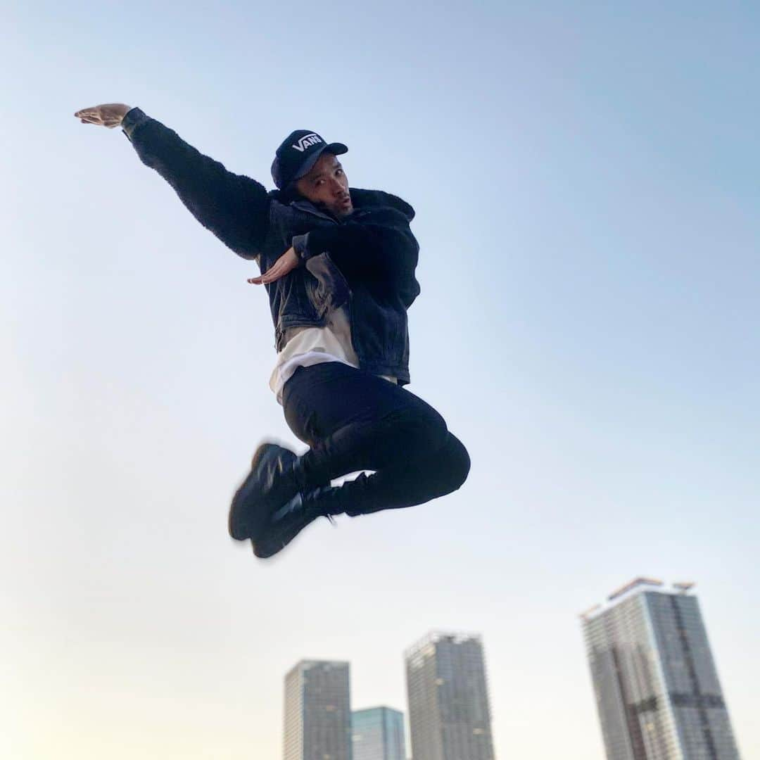 元気☆たつやのインスタグラム：「【バァーーーン】  #JUMP #building #Photo #ENERGY #jojo #jojopose  #ジャンプ写真 #撮影テクニック #撮影依頼募集中  #撮影依頼受付中  #フォローミー  #followｍe」