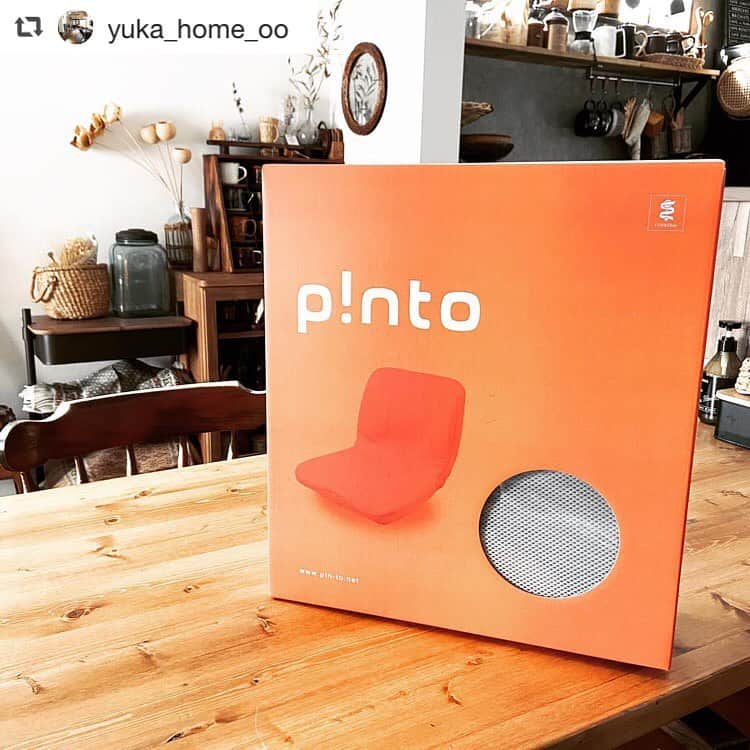 のインスタグラム：「@yuka_home_ooさん、ご紹介ありがとうございます♪  #repost @yuka_home_oo  @northmall_com   ノースモールさんで  ＜p!nto＞ 座るだけで体がピンと！正しい姿勢に導いてくれるクッション  をお迎えしました  ノースモール → https://www.northmall.com  このクッション気になっていたんです！  私、姿勢が悪く、そのせいでヘルニアにもなっていますし、気にはしてるんですがなかなか姿勢って治らないんですよね😅  早速座ってみたんですがほんとに座るだけでピン！と姿勢が良くなります‪w 凄く座り心地が良い！！ 体に寄り添ってくれるっていうかずっと座ってても疲れないんです！！  書き物をする時とか長時間座ってたら腰がしんどかったのでこれなら改善されそう♪  持ち運びが出来るのも◎ というか座る椅子全てに置いておきたい‪w 私はグレーを選びましたが、カラーも豊富にありましたよ✨  \　ノースモールオープン記念大感謝祭開催中！！ / ①新規会員登録で送料無料！ ②お買い物した方全員に30%相当のポイント還元！ お得なキャンペーンの詳細は公式アカウントのプロフィールでチェック♪  【NEWS】 お手頃価格で、北欧らしさを。をコンセプトに、おしゃれな雑貨売り場「NORTACK(ノルタク)」がスタート！ ぜひのぞいてみてくださいね。  #ノースモールサイト  #ノースモール#northmall #ノルタク #インテリア #シンプルインテリア  #インテリアショップ  #暮らしの道具  #暮らしを楽しむ #丁寧な暮らし #上質な暮らし  #雑貨 #インテリア雑貨 #生活雑貨  #お洒落雑貨  #北欧インテリア #p!nto #pinto #クッション #姿勢改善  #椅子 #寝室インテリア #ダイニングチェア  #ソファ #interior」