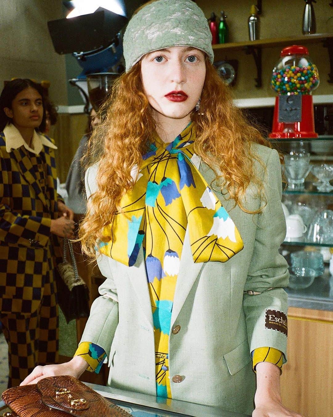 Vogue Runwayさんのインスタグラム写真 - (Vogue RunwayInstagram)「The second chapter of @gucci's multi-episode film, Ouverture, takes @alessandromichele's latest collection to the café, where protagonist @silviacalderoni finds a nudist couple and some new Gucci pieces. See more at the link in bio. Photographed by @paigepowellofficial」11月18日 8時13分 - voguerunway